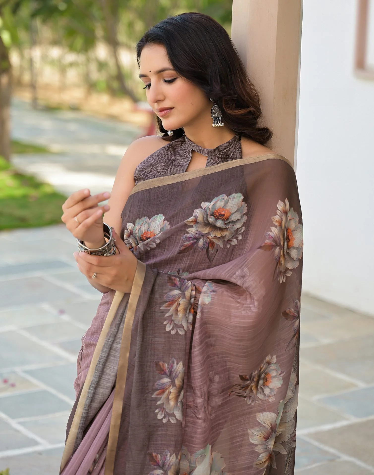 Mauve Linen Floral Printed Saree - Image 2