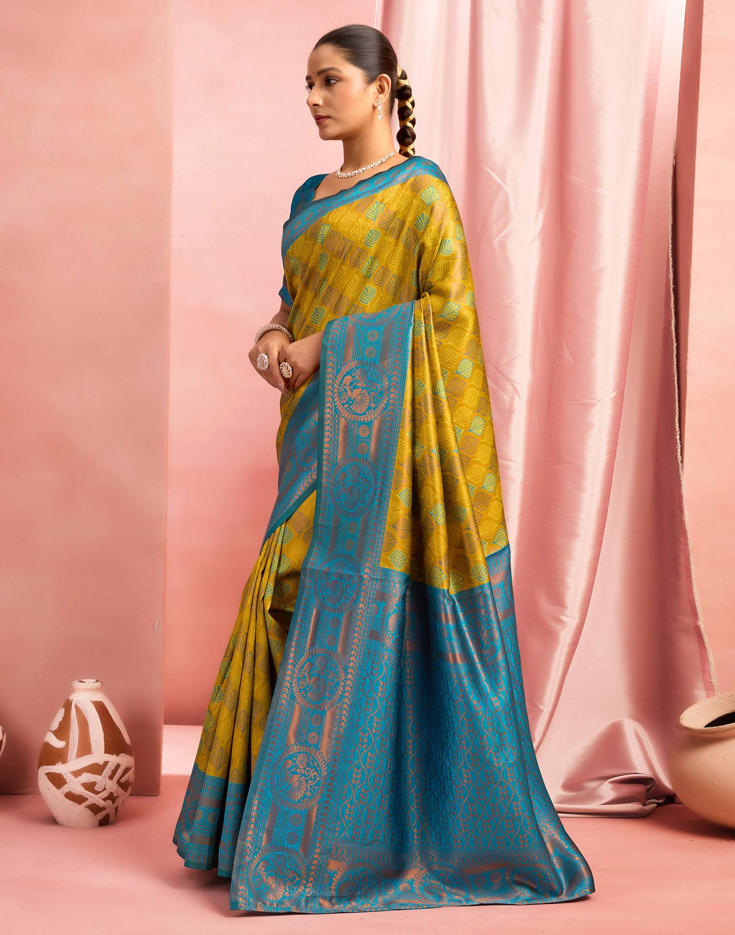 Mehandi Green Silk Woven Kanjivaram Saree - Image 4