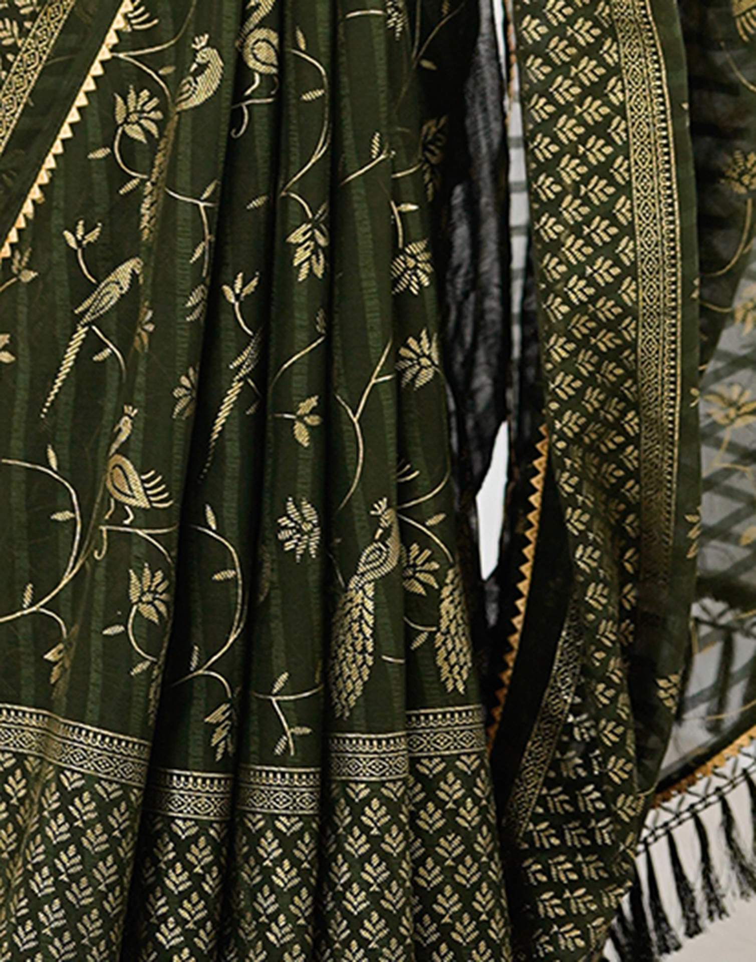 Mehndi Green Georgette Foil Printed Saree - Image 8