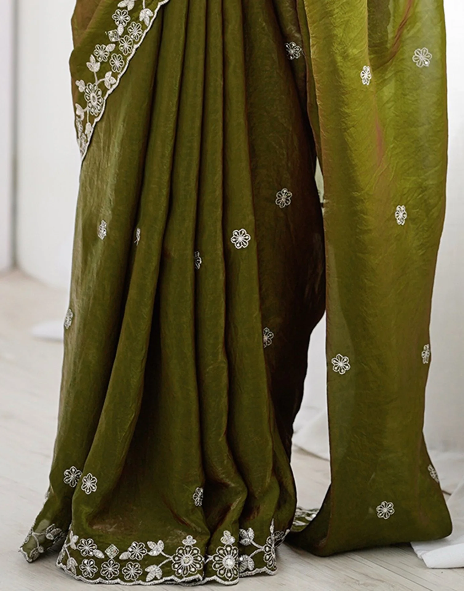 Mehndi Green Tissue Silk Sequence Embroidery Saree - Image 8