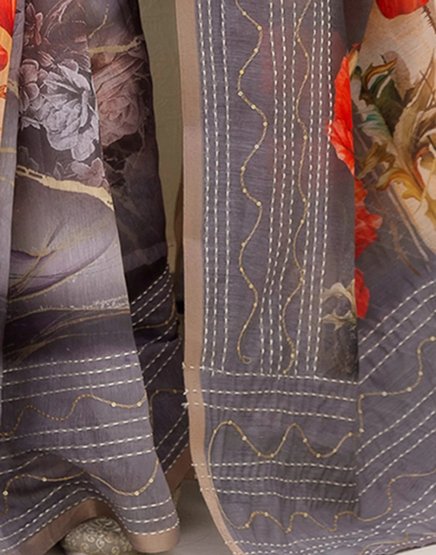 Multicoloured Cotton Embroidery Floral Printed Saree - Image 10