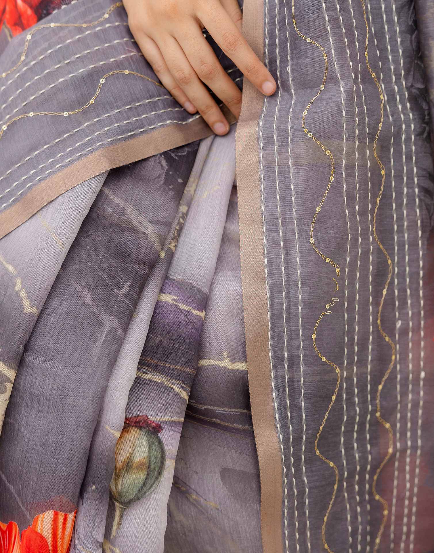 Multicoloured Cotton Embroidery Floral Printed Saree - Image 8