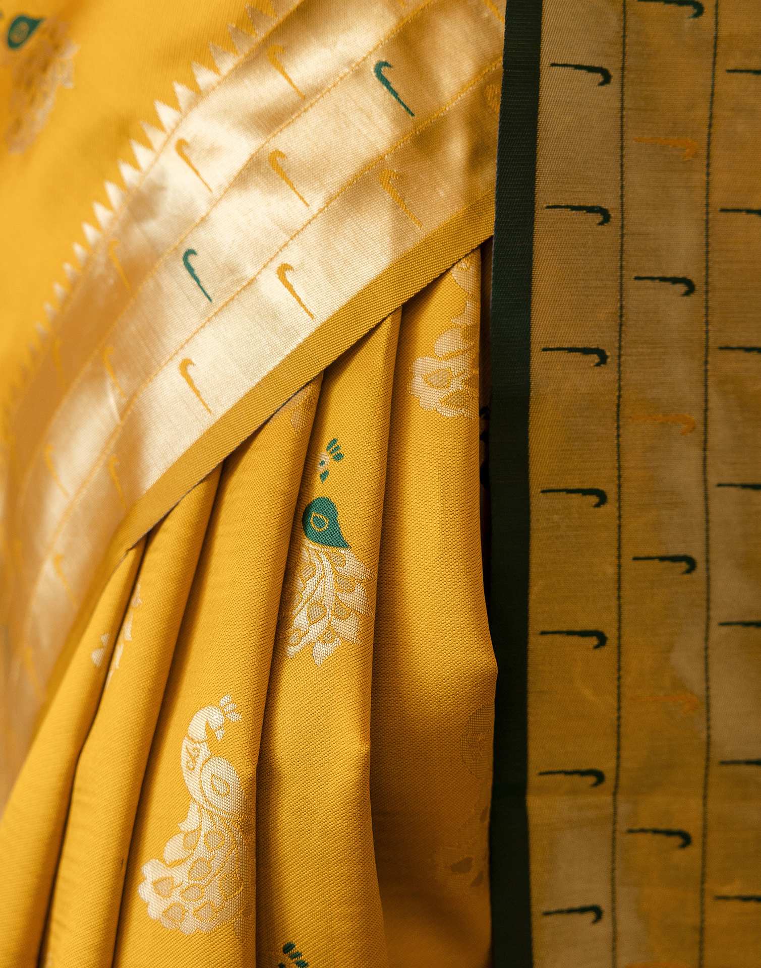 Mustard Yellow Silk Woven Paithani Saree - Image 12