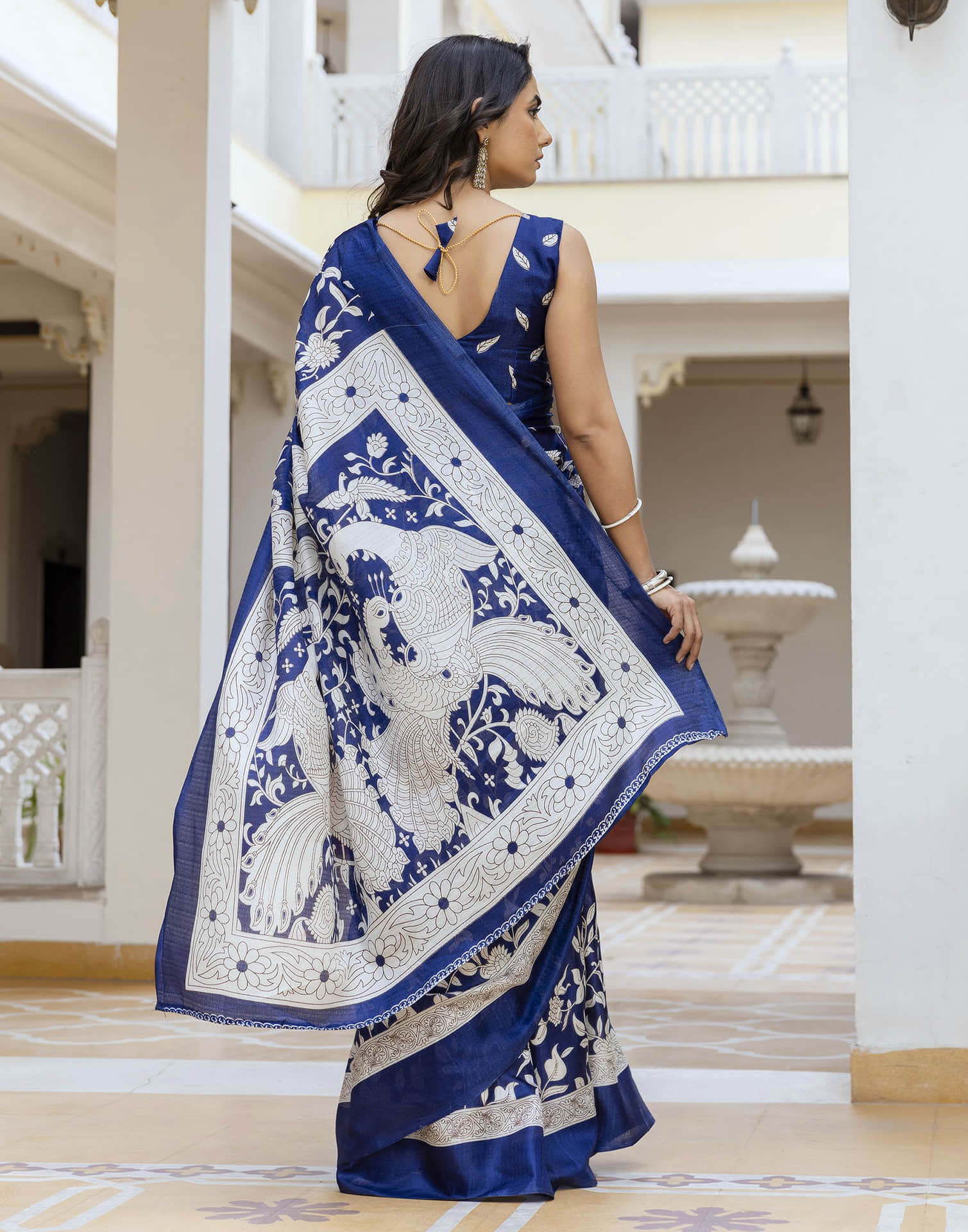 Navy Blue Cotton Blend Floral printed Saree - Image 5