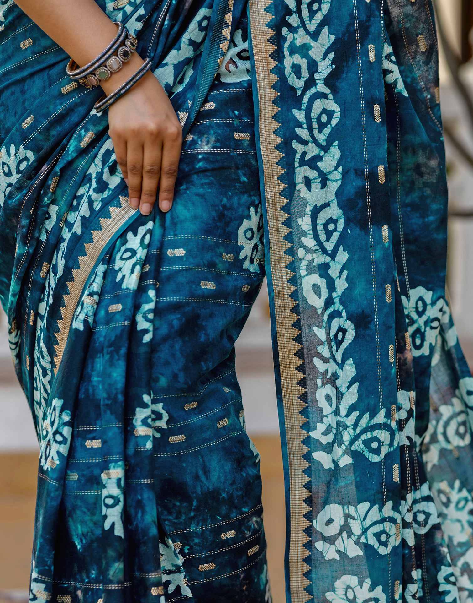 Navy Blue Cotton Printed Zari Stripe Saree - Image 11