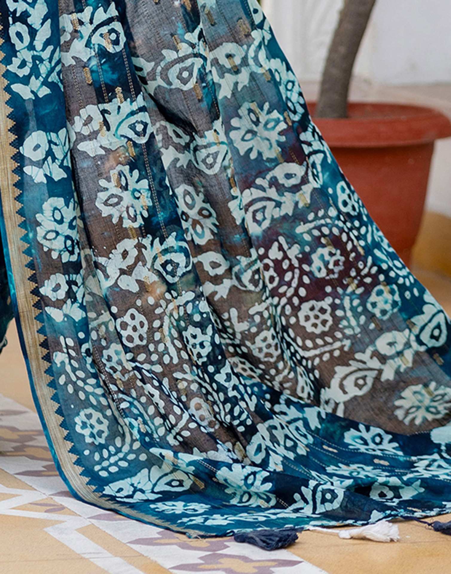 Navy Blue Cotton Printed Zari Stripe Saree - Image 12