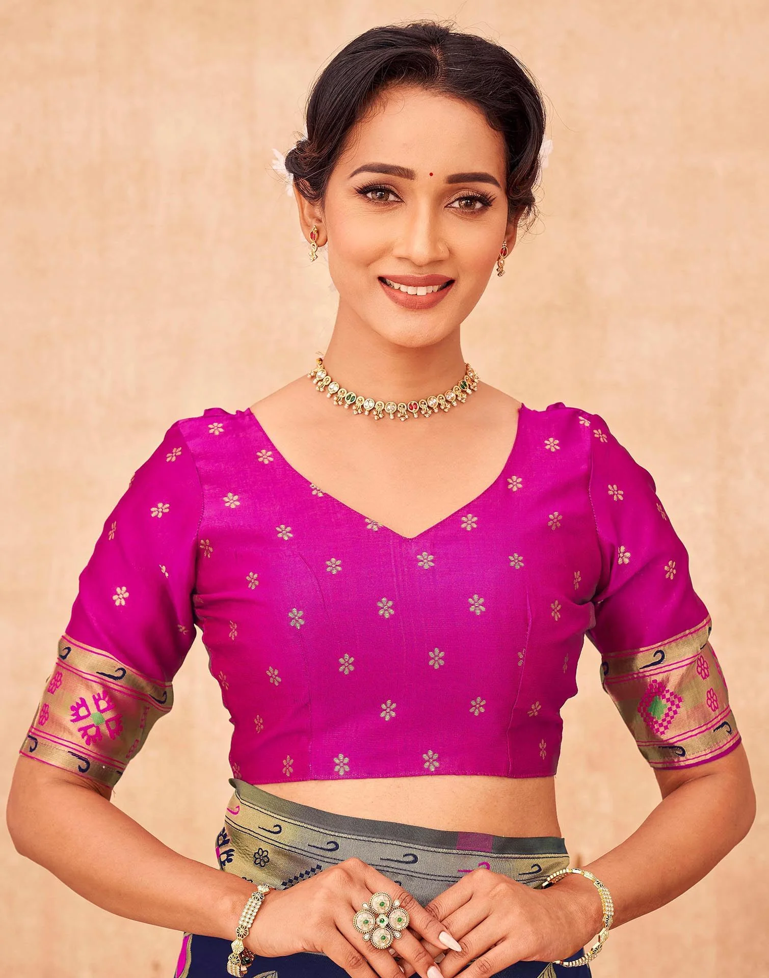 Navy Blue Shimmer Silk Woven Paithani Saree - Image 7