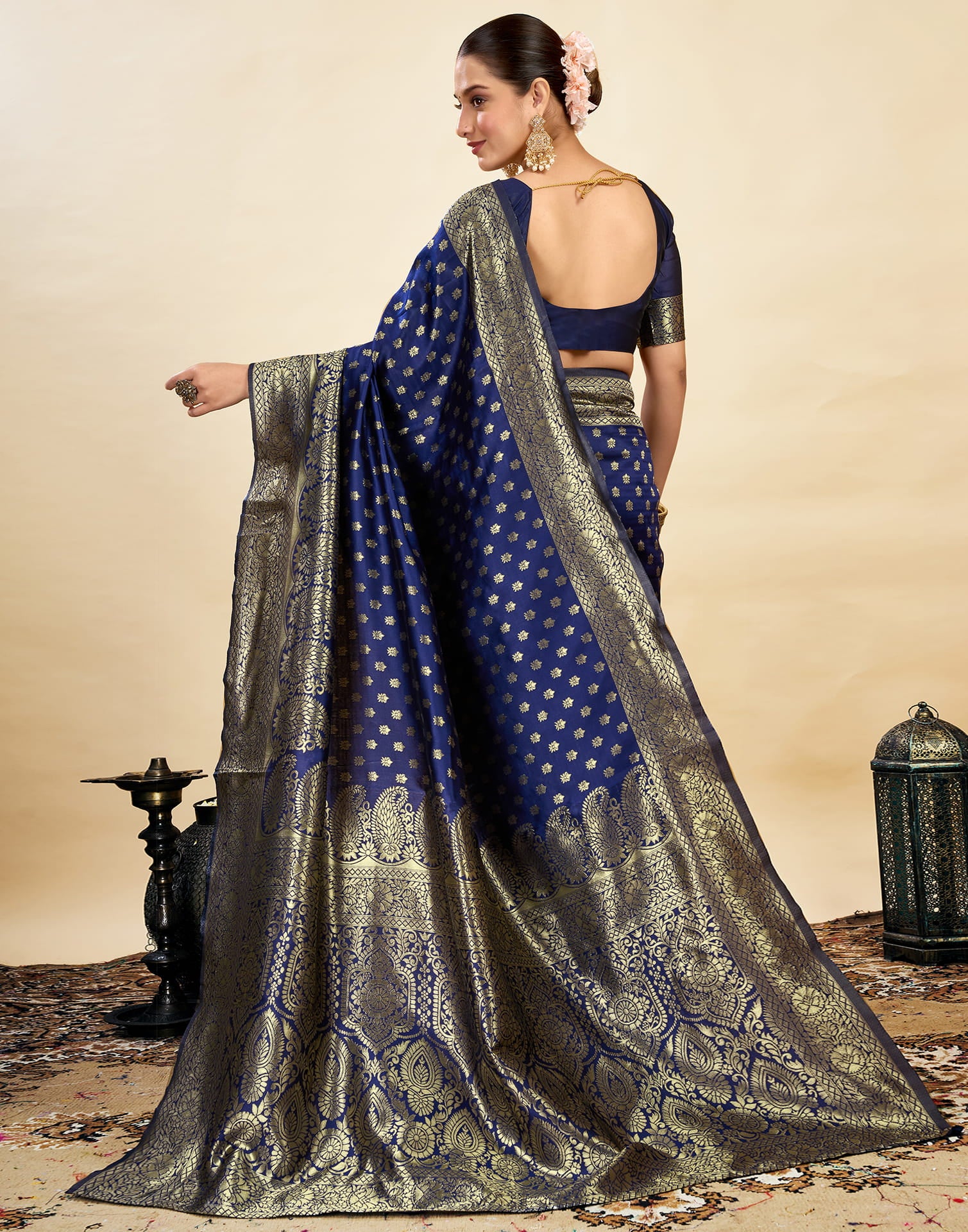 Blue Silk Blend Woven Banarasi Saree - Image 7