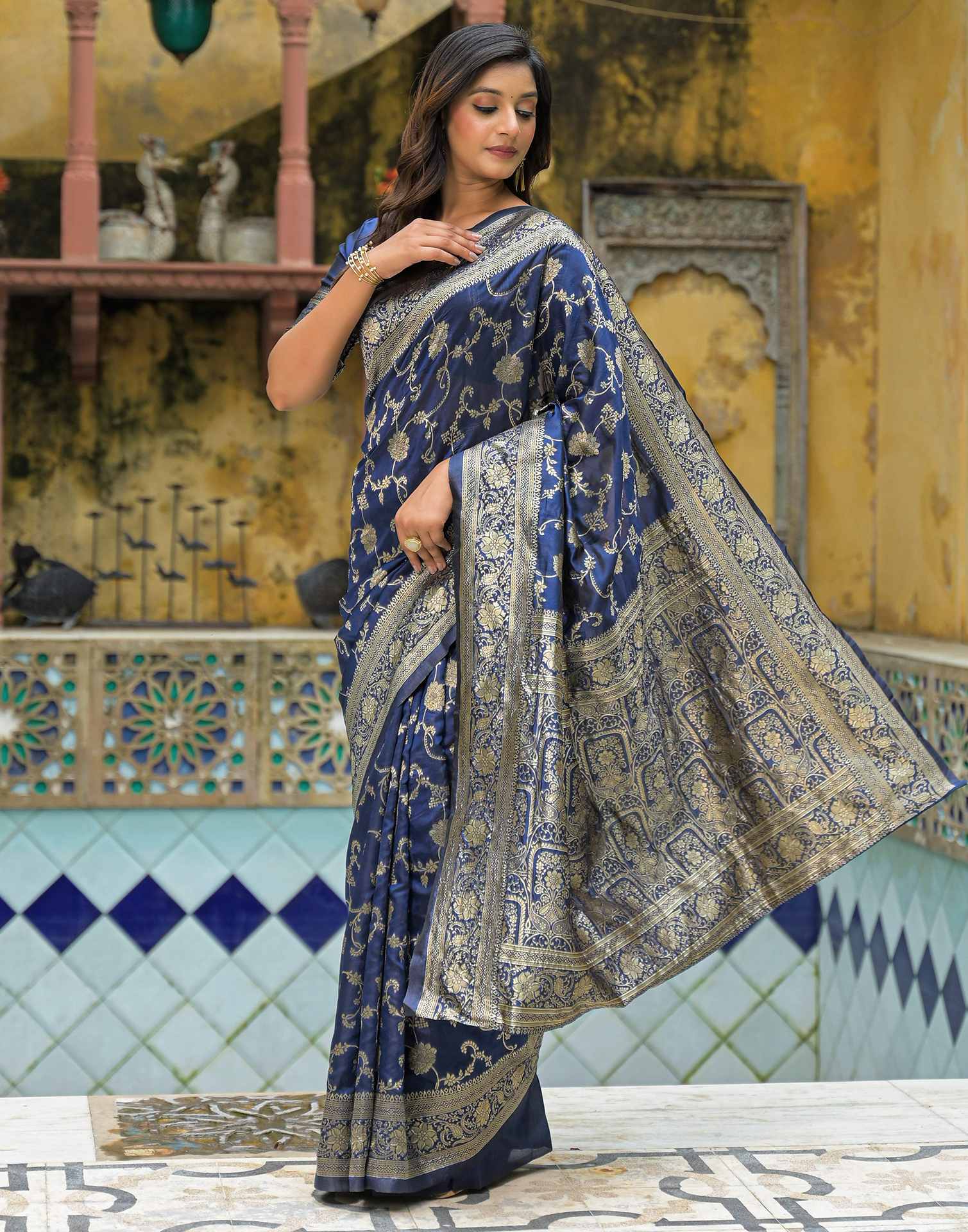 Navy Blue Silk Woven Banarasi Saree - Image 6