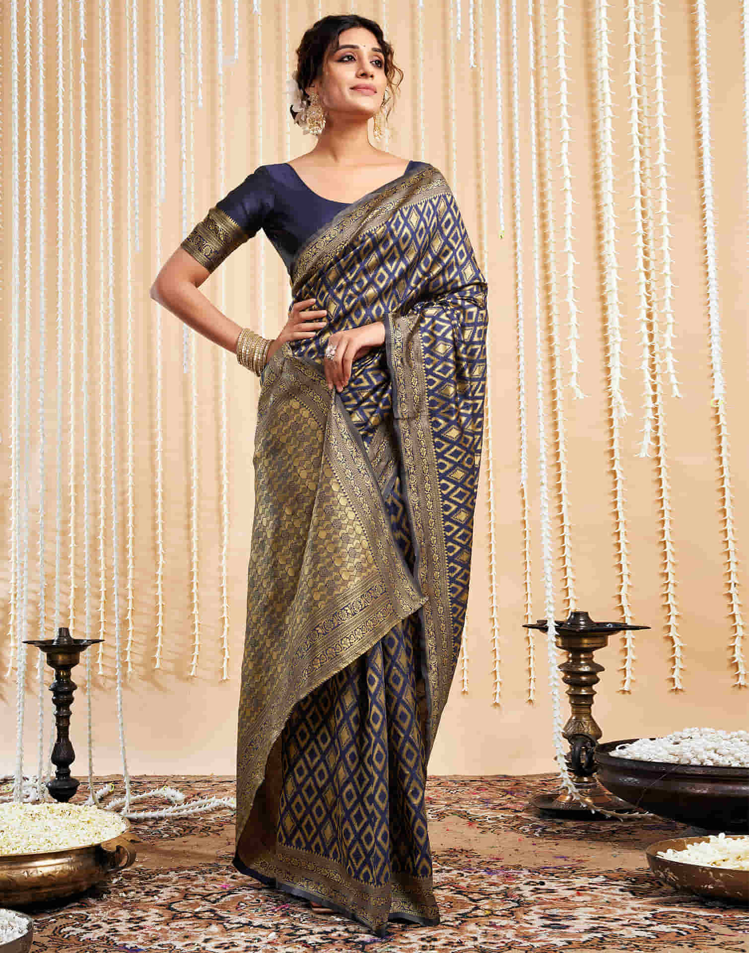 Navy Blue Silk Woven Banarasi Saree - Image 5