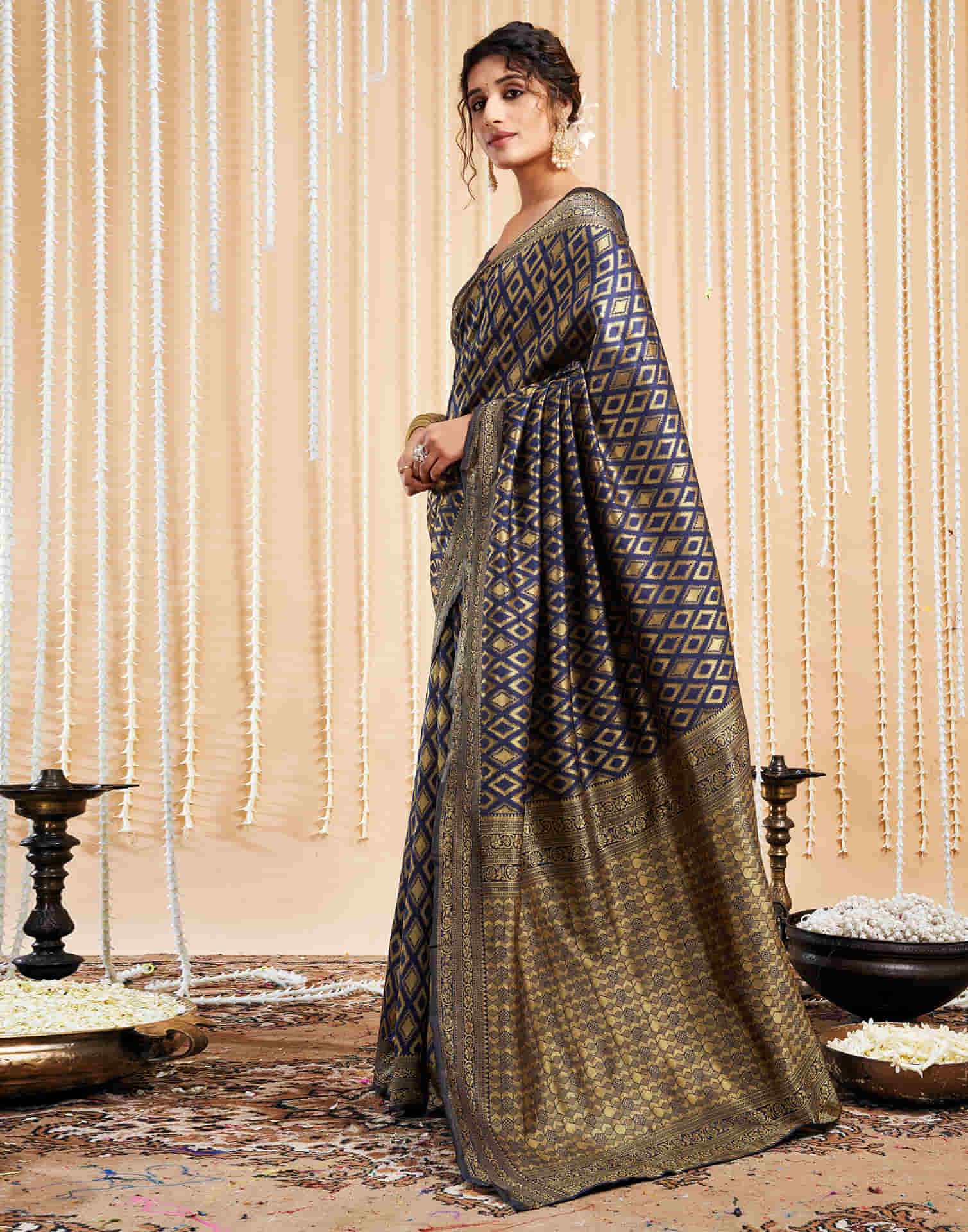 Navy Blue Silk Woven Banarasi Saree - Image 6