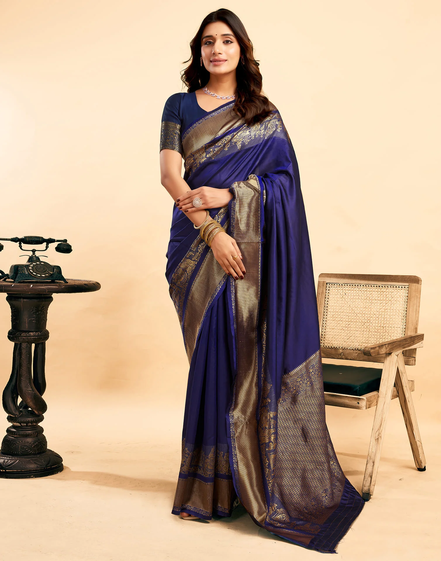 Navy Blue Silk Woven Kanjivaram Saree - Image 4