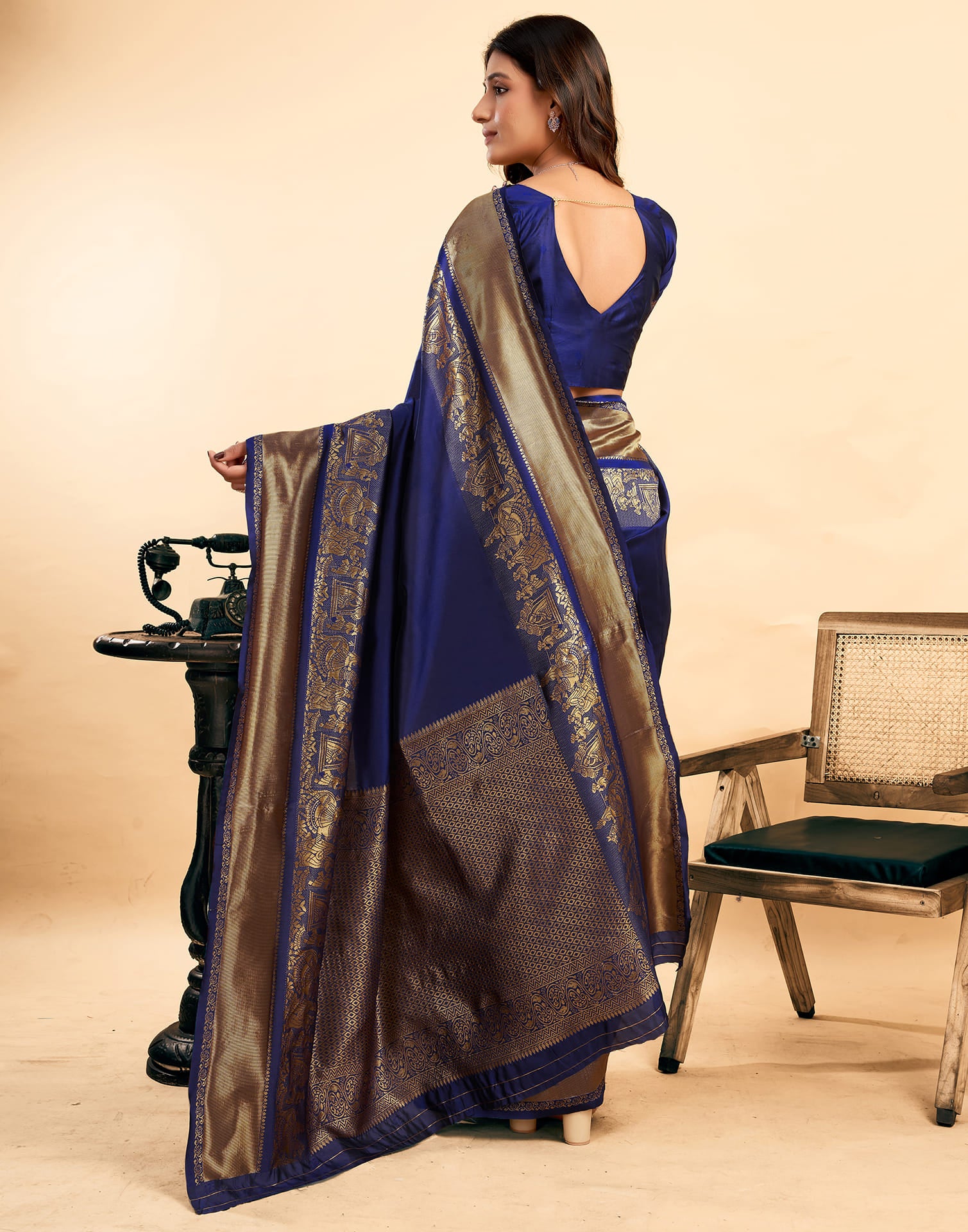 Navy Blue Silk Woven Kanjivaram Saree - Image 6