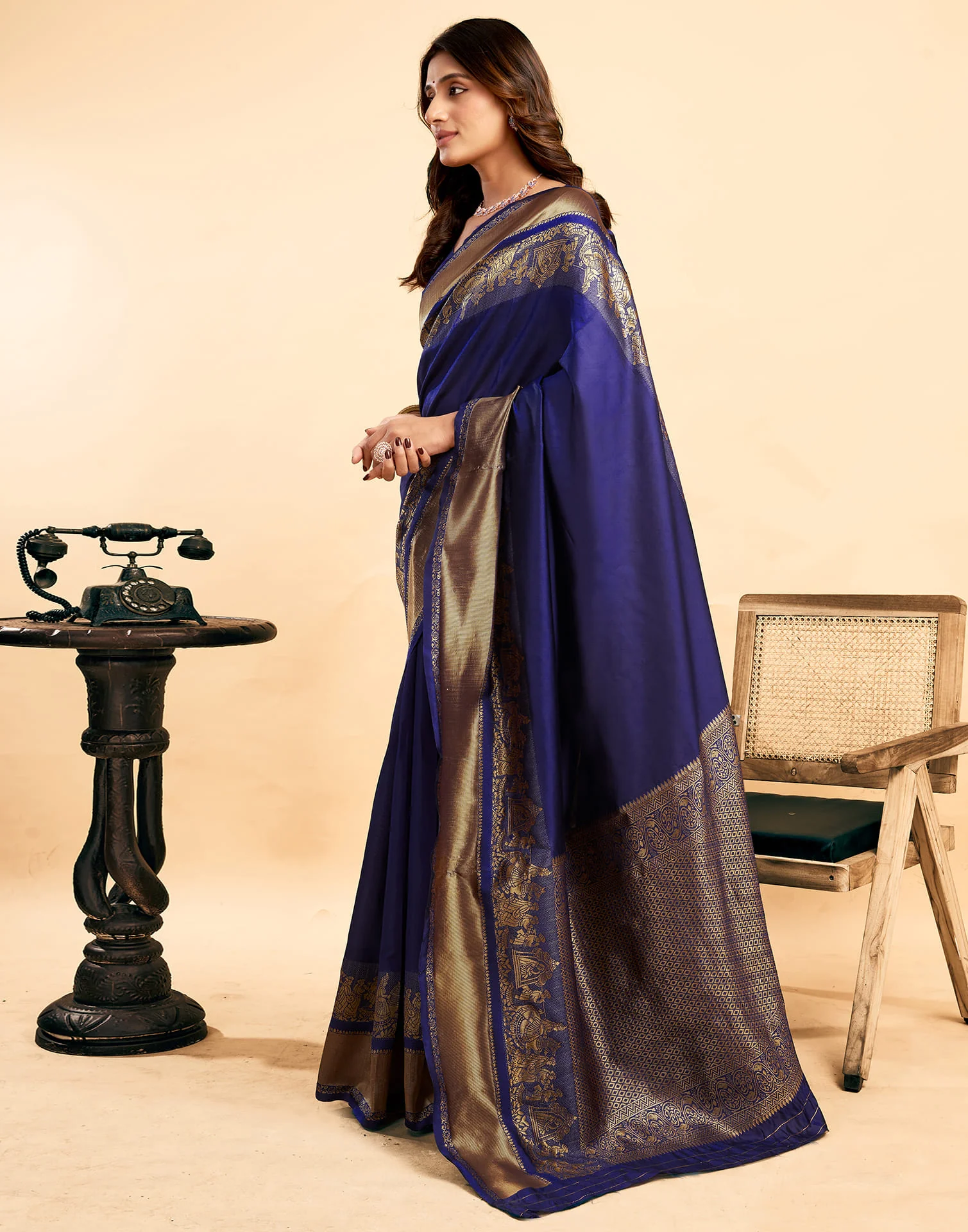 Navy Blue Silk Woven Kanjivaram Saree - Image 7