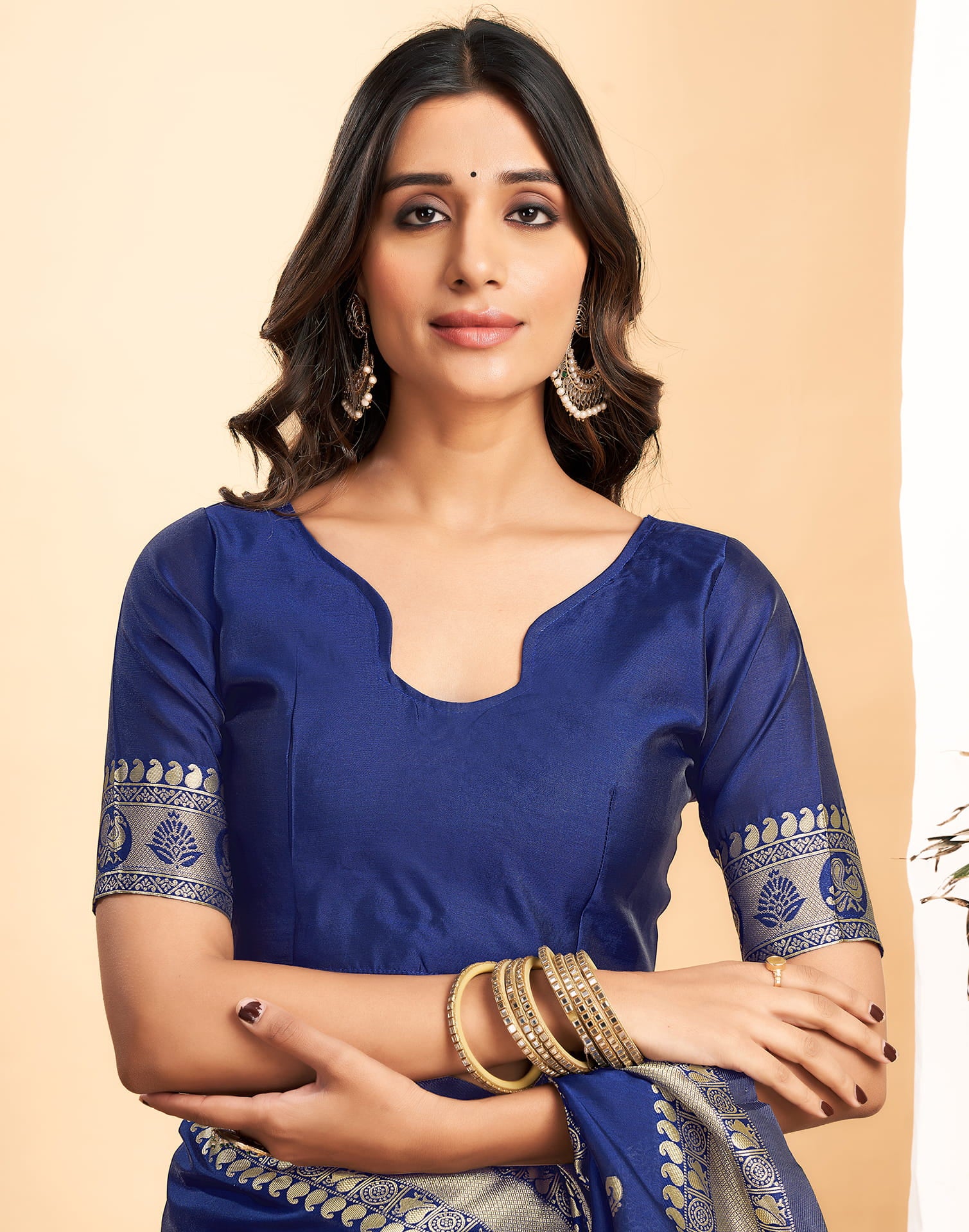 Blue Silk Blend Woven Kanjivaram Saree - Image 10