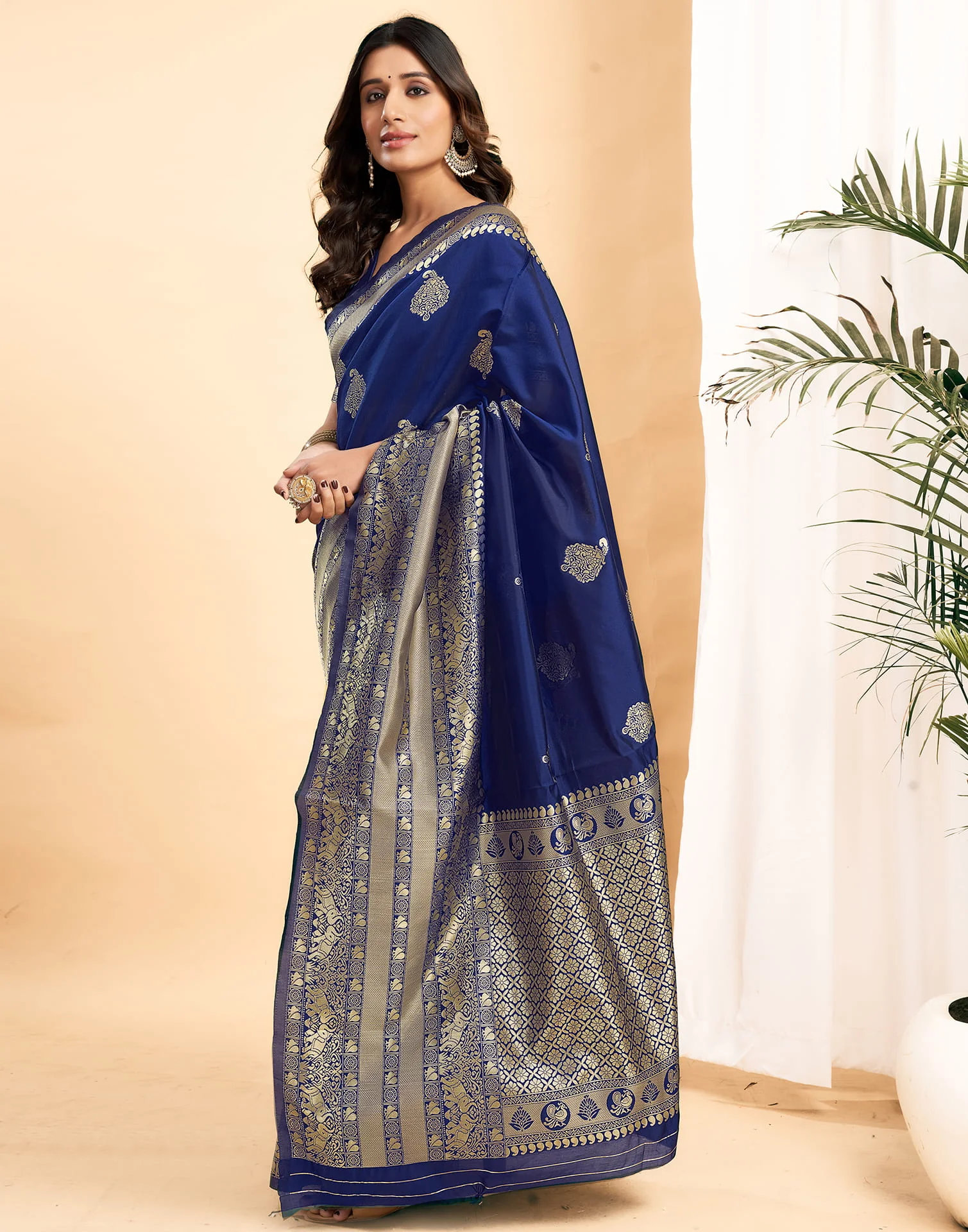 Blue Silk Blend Woven Kanjivaram Saree - Image 6