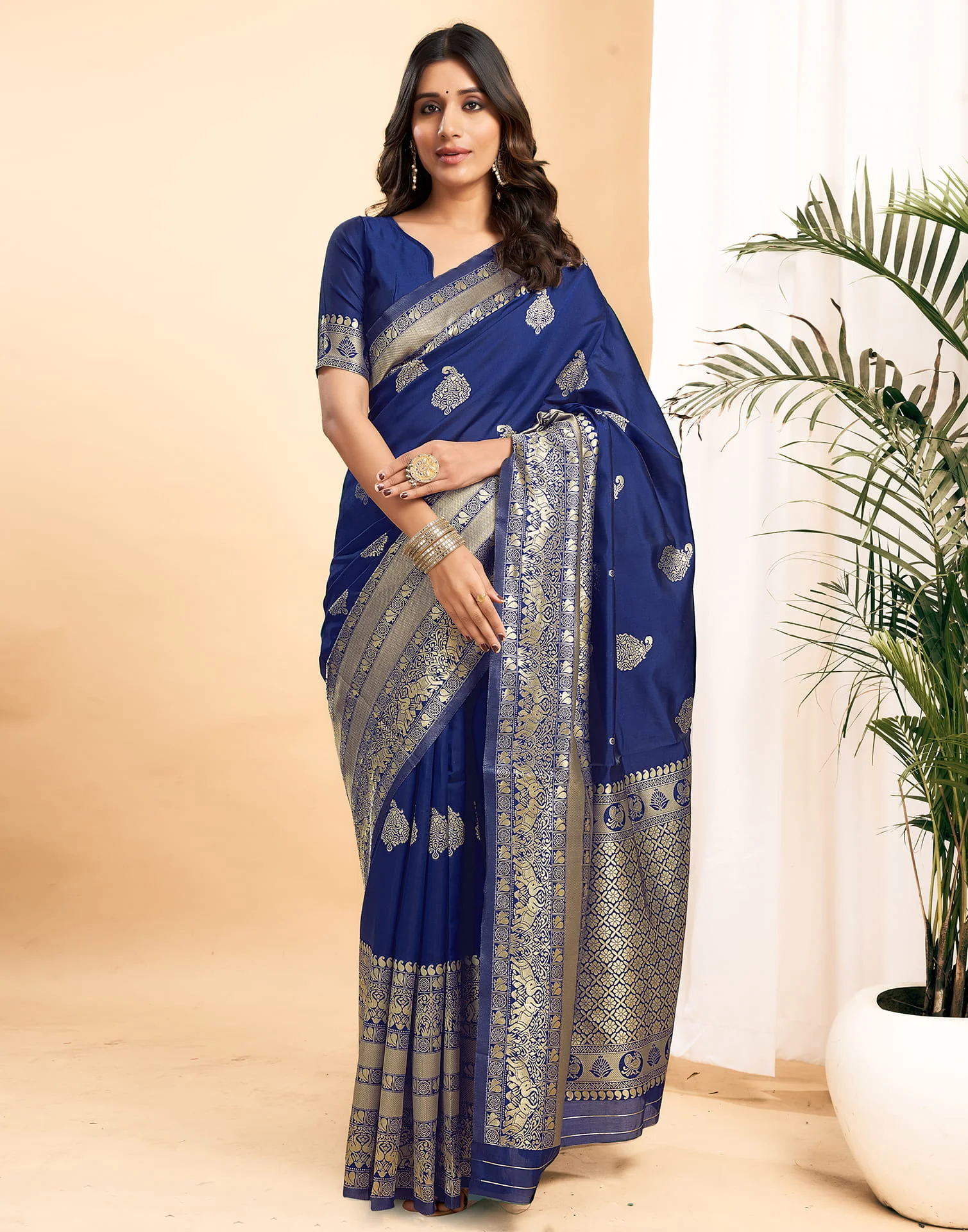 Blue Silk Blend Woven Kanjivaram Saree - Image 7