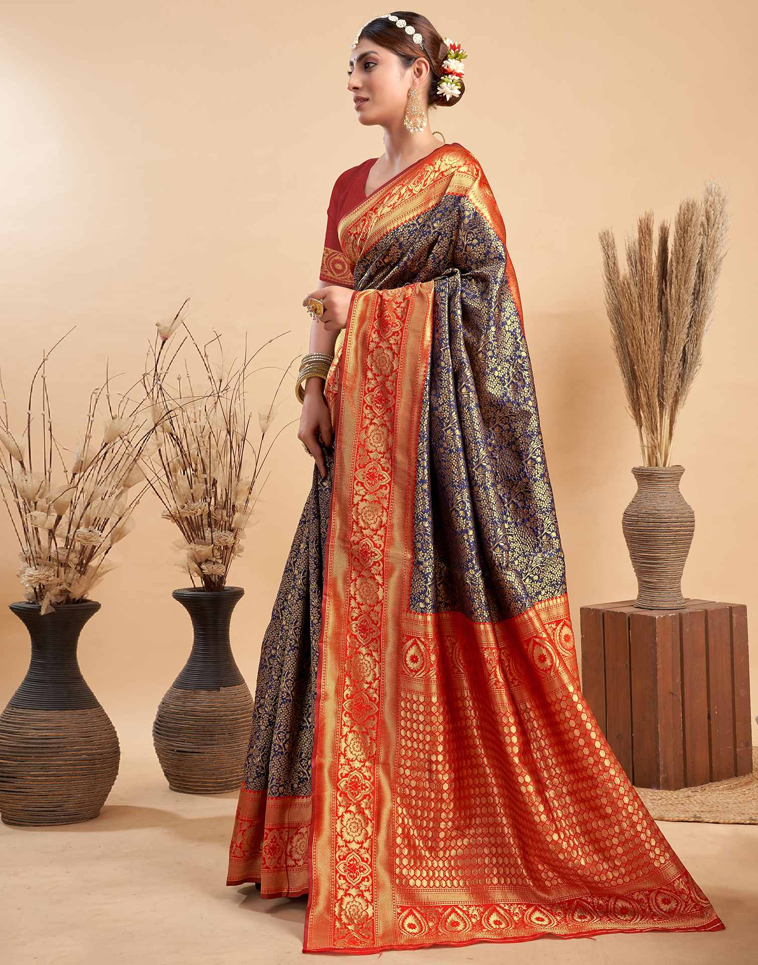 Navy Blue Silk Woven Banarasi Saree - Image 4