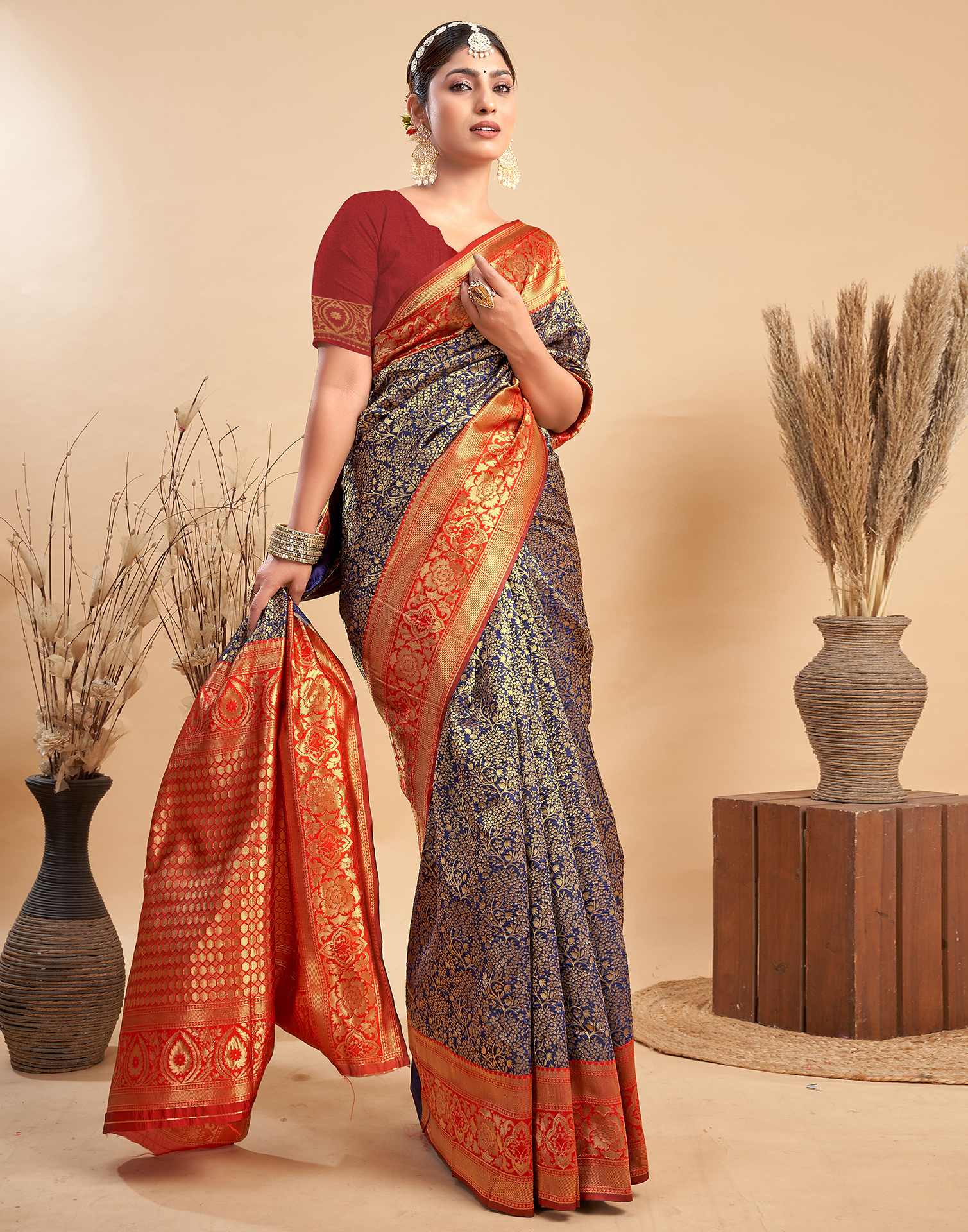 Navy Blue Silk Woven Banarasi Saree - Image 5