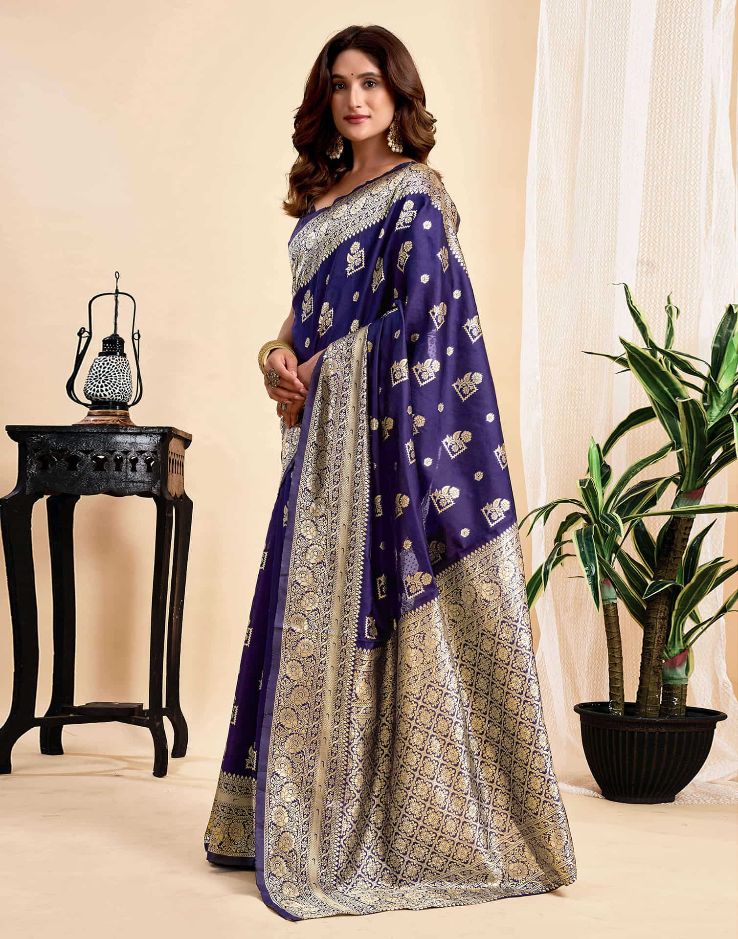 Navy Blue Silk Woven Banarasi Saree - Image 4