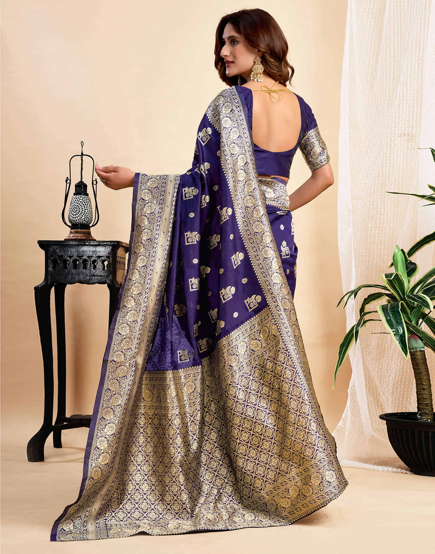 Navy Blue Silk Woven Banarasi Saree - Image 5