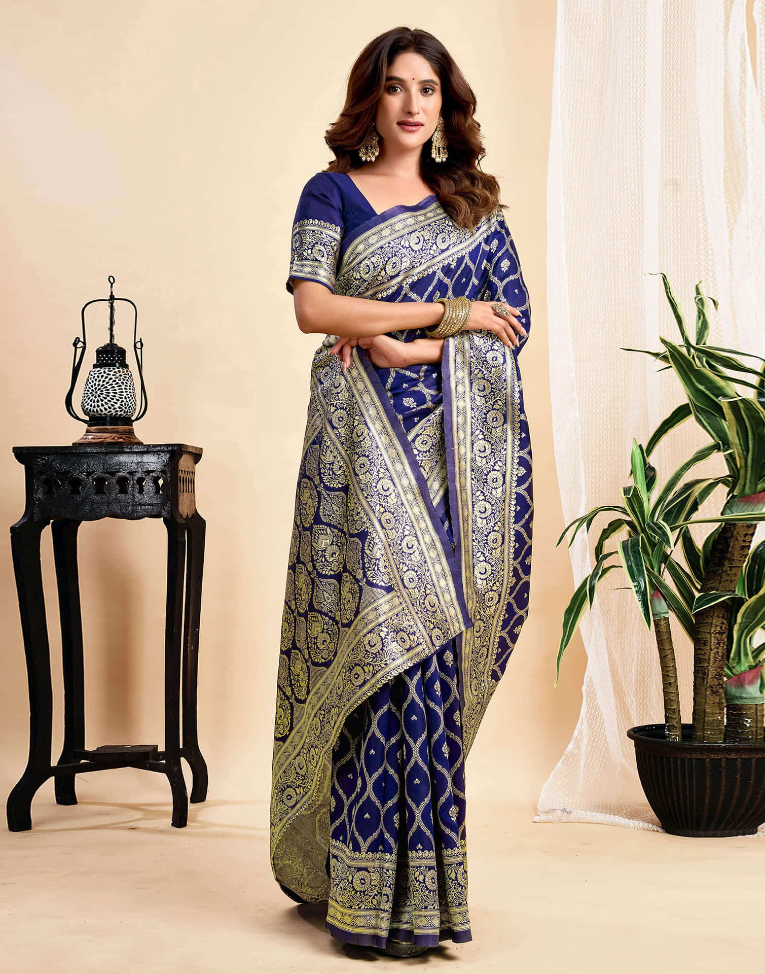 Navy Blue Silk Woven Banarasi Saree - Image 4