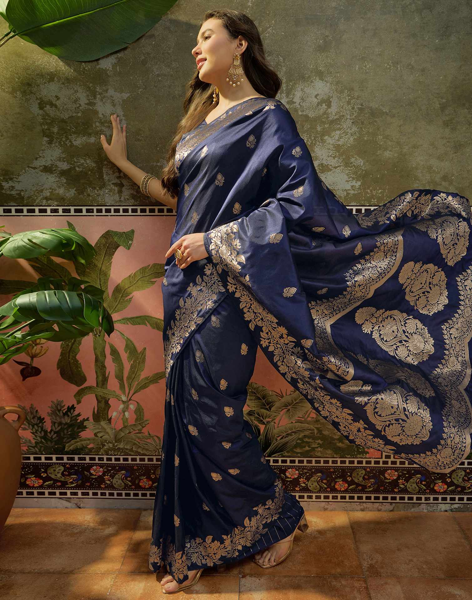 Navy Blue Silk Woven Banarasi Saree - Image 5