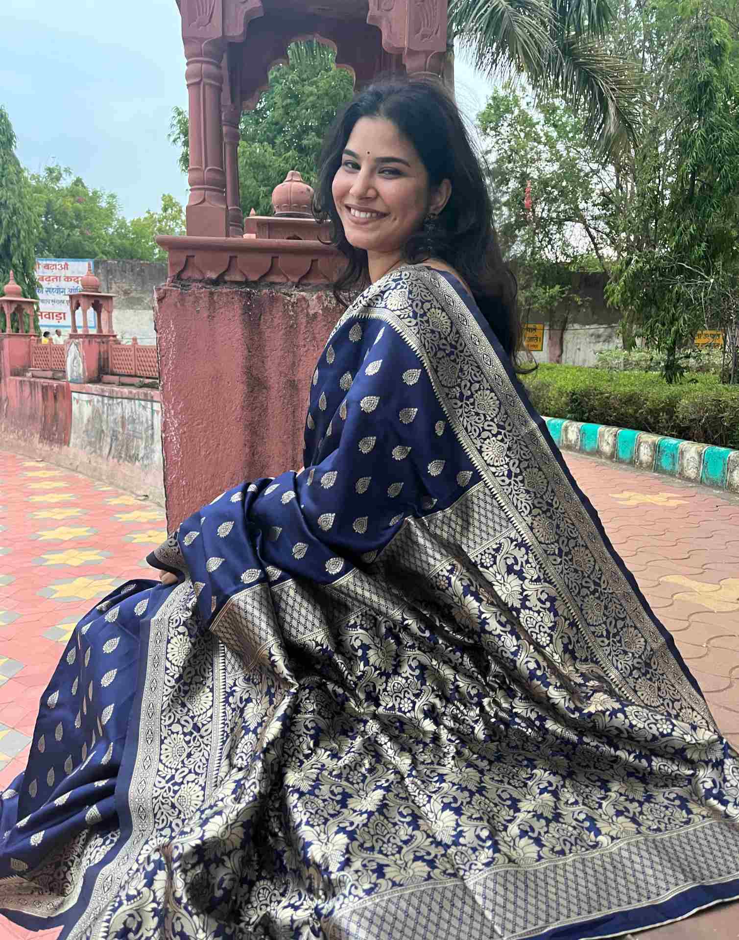Navy Blue Silk Woven Banarasi Saree - Image 3