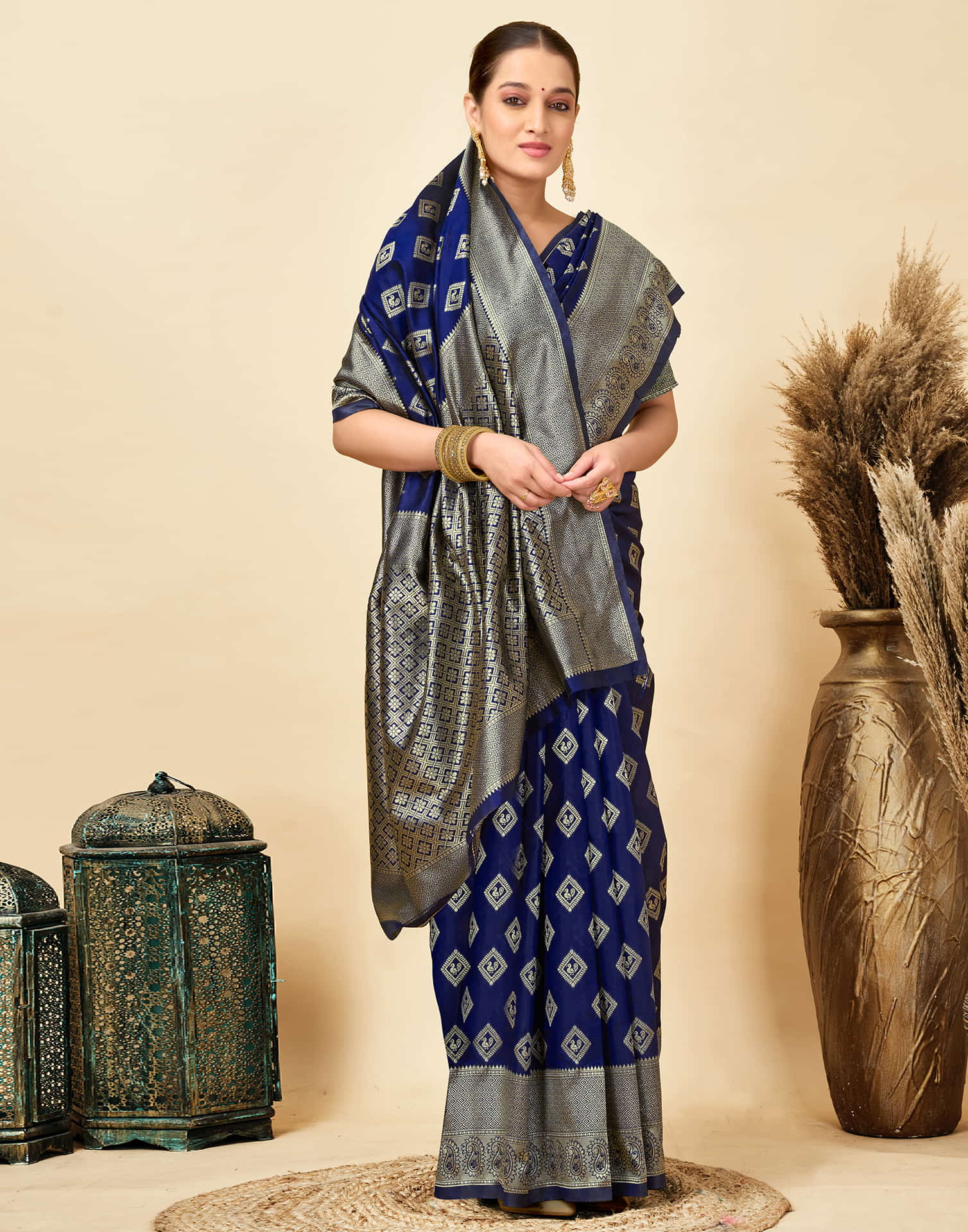 Navy Blue Silk Woven Banarasi Saree - Image 4