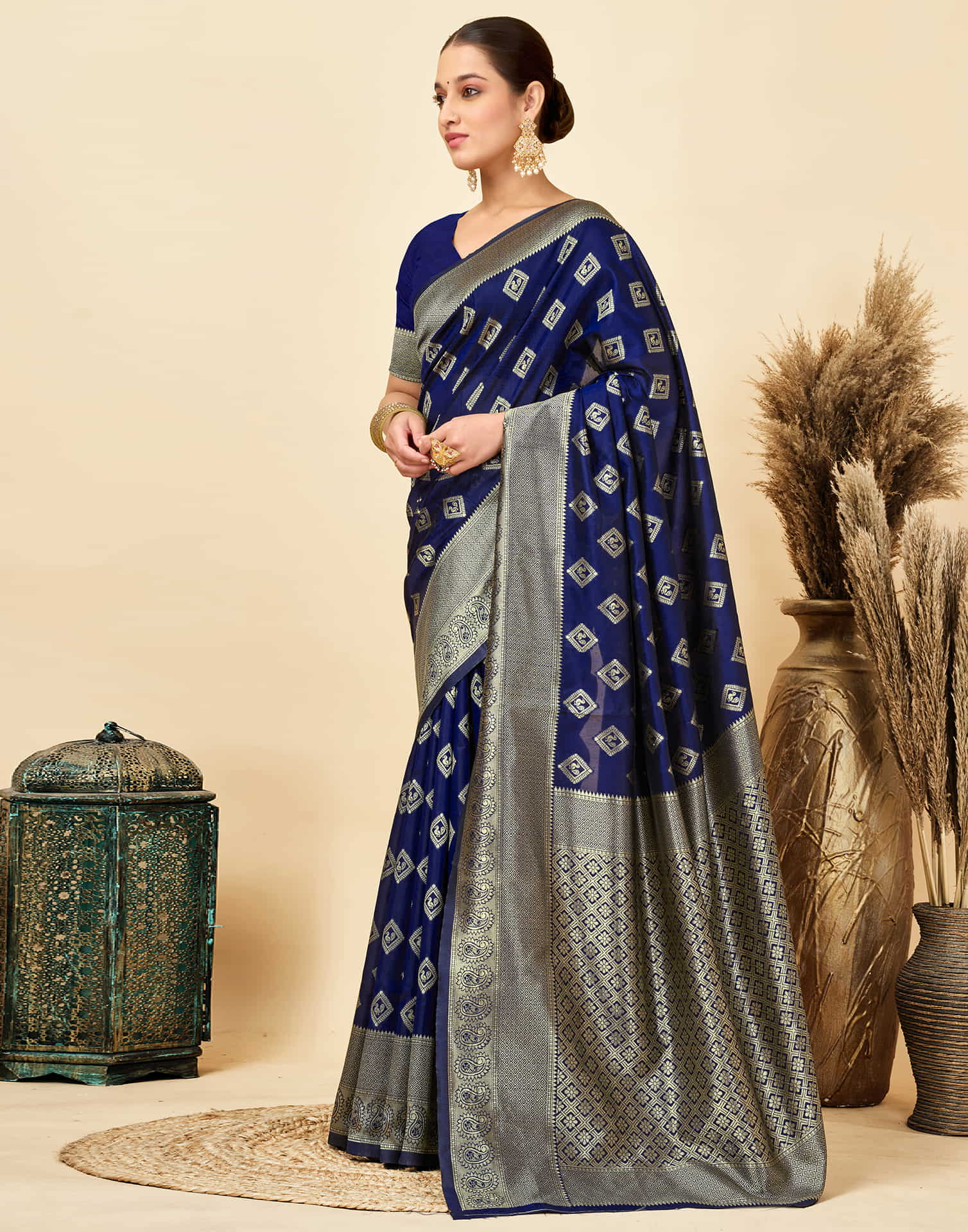 Navy Blue Silk Woven Banarasi Saree - Image 5