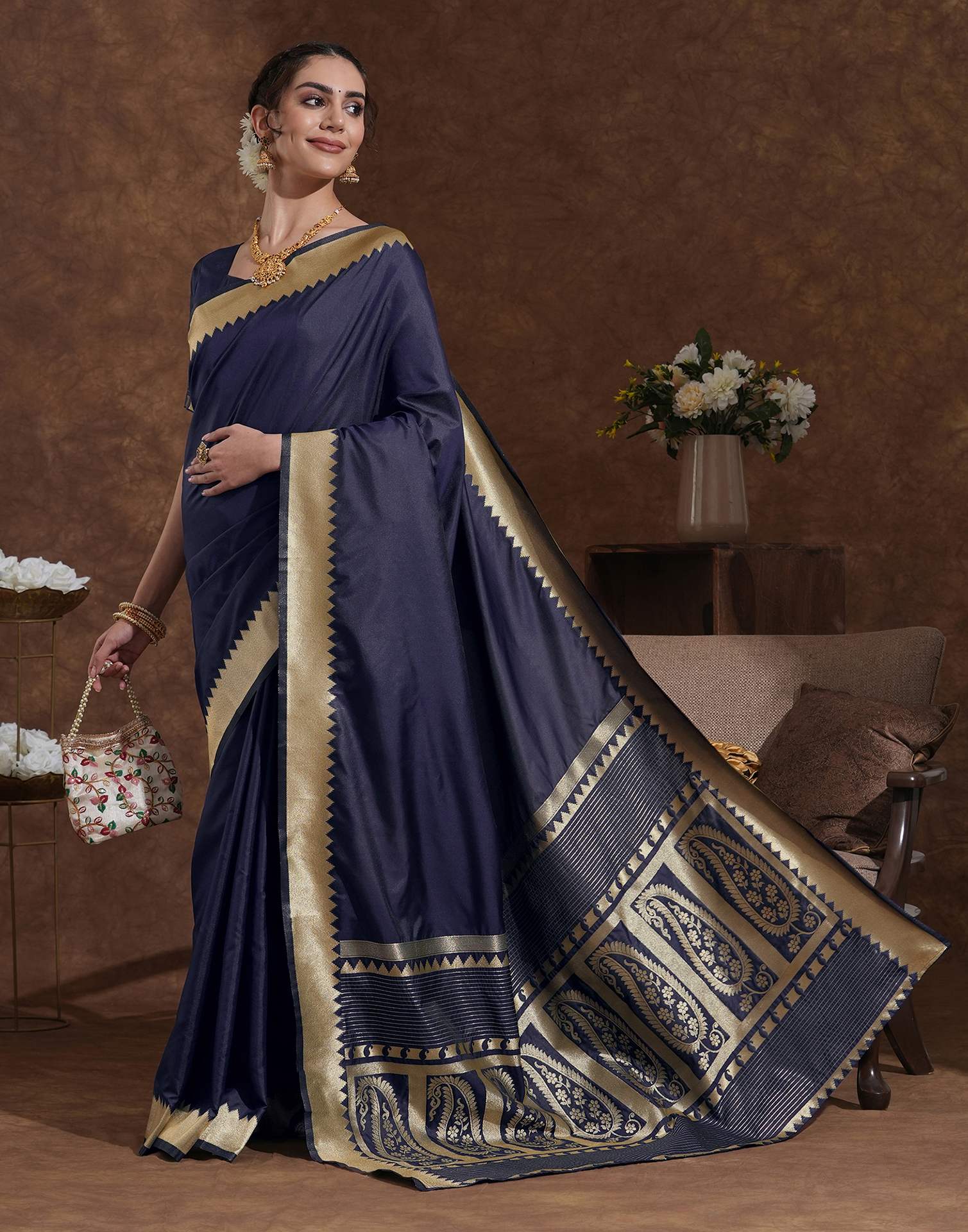 Navy Blue Silk Woven Kanjivaram Saree - Image 2