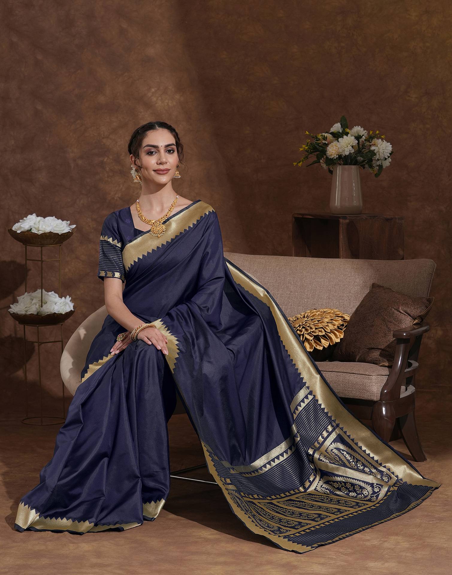 Navy Blue Silk Woven Kanjivaram Saree - Image 4