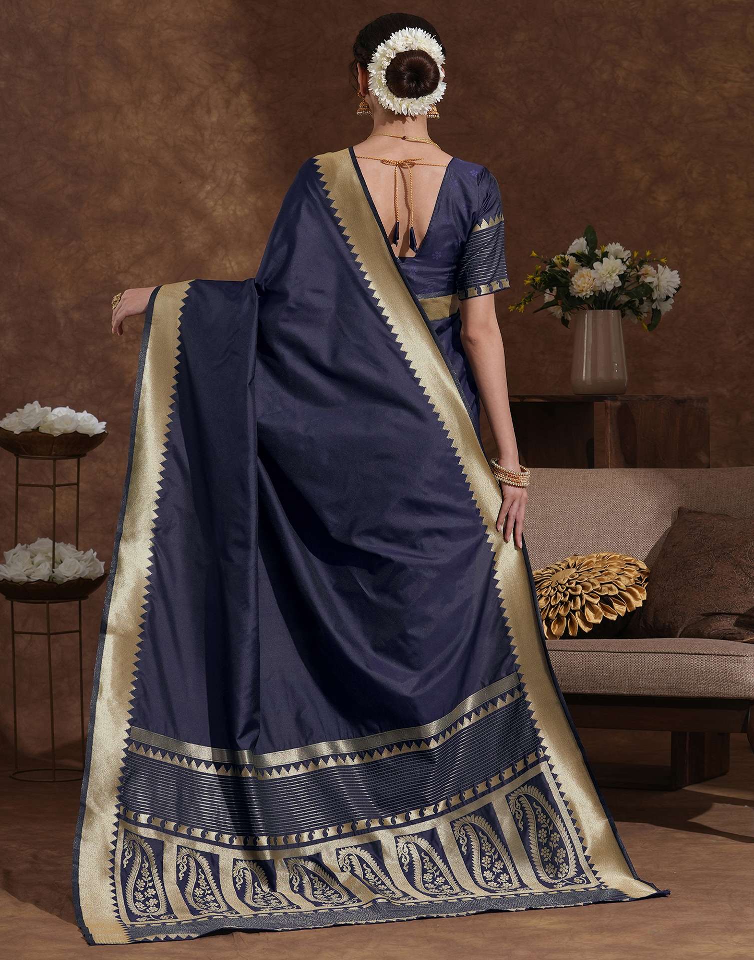 Navy Blue Silk Woven Kanjivaram Saree - Image 5