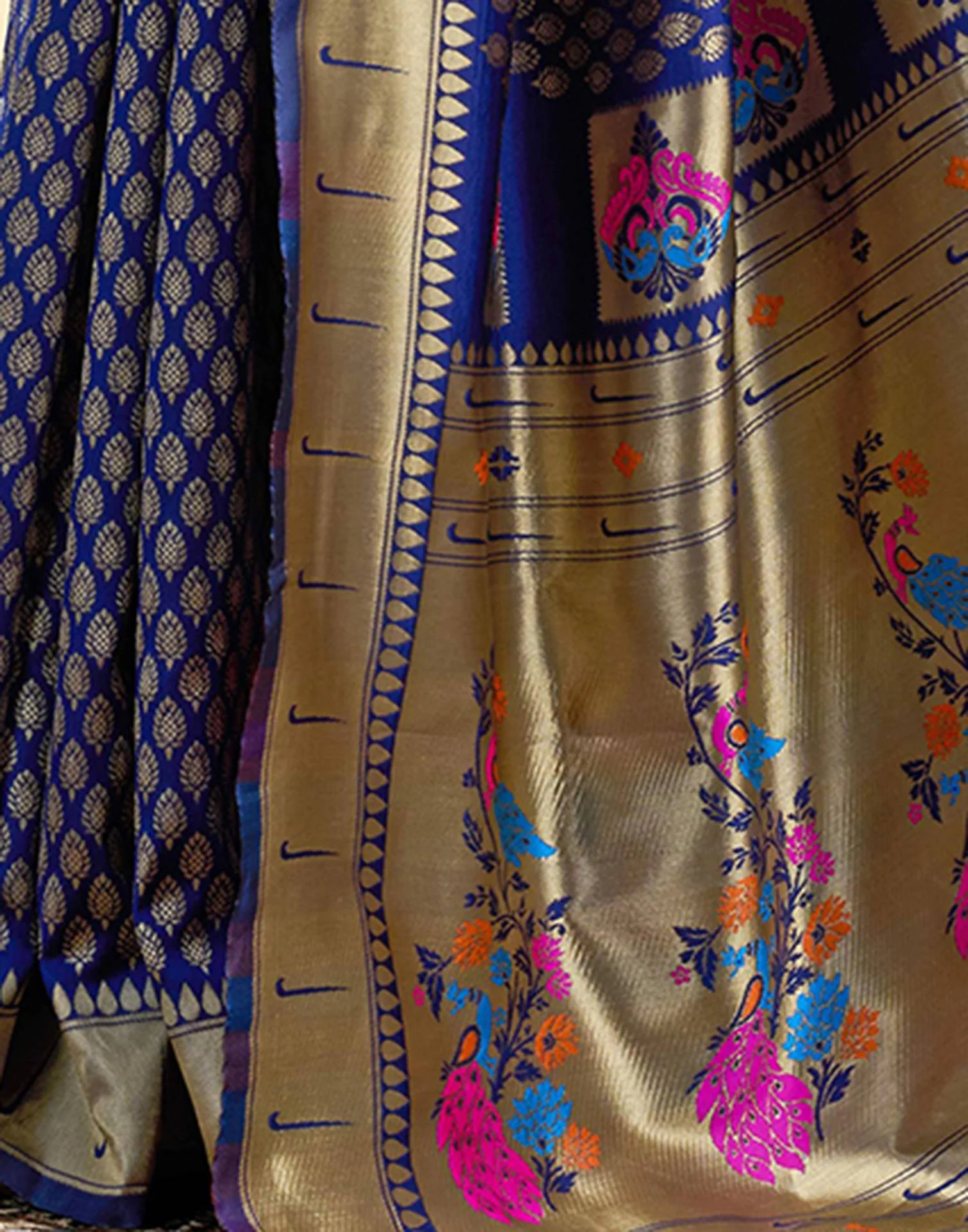 Navy Blue Silk Woven Paithani Saree - Image 8