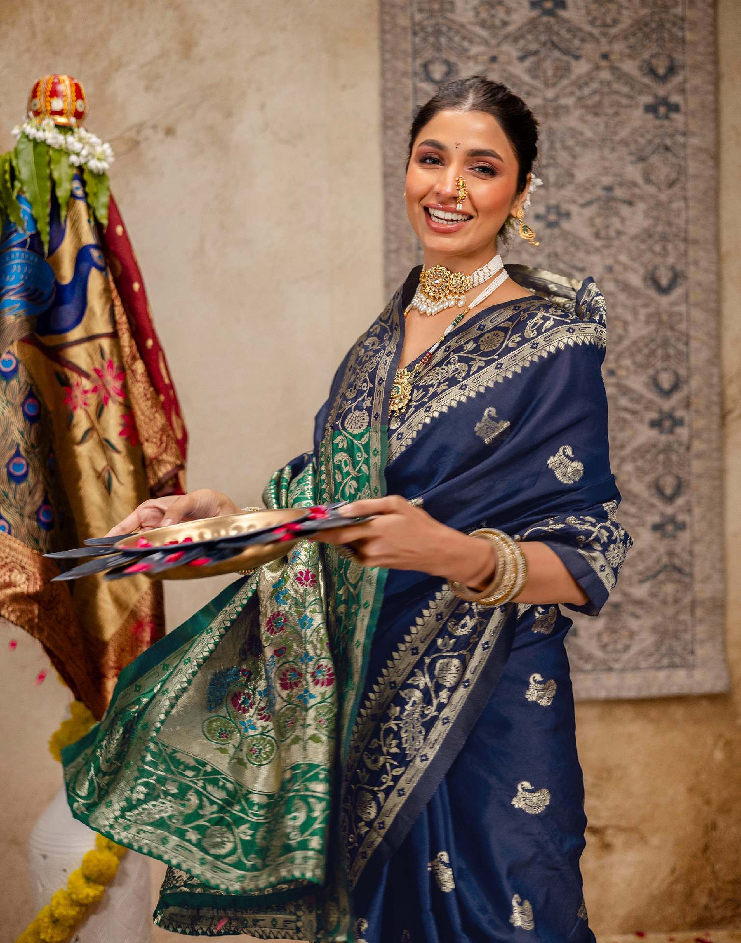 Navy Blue Silk Woven Paithani Saree - Image 5