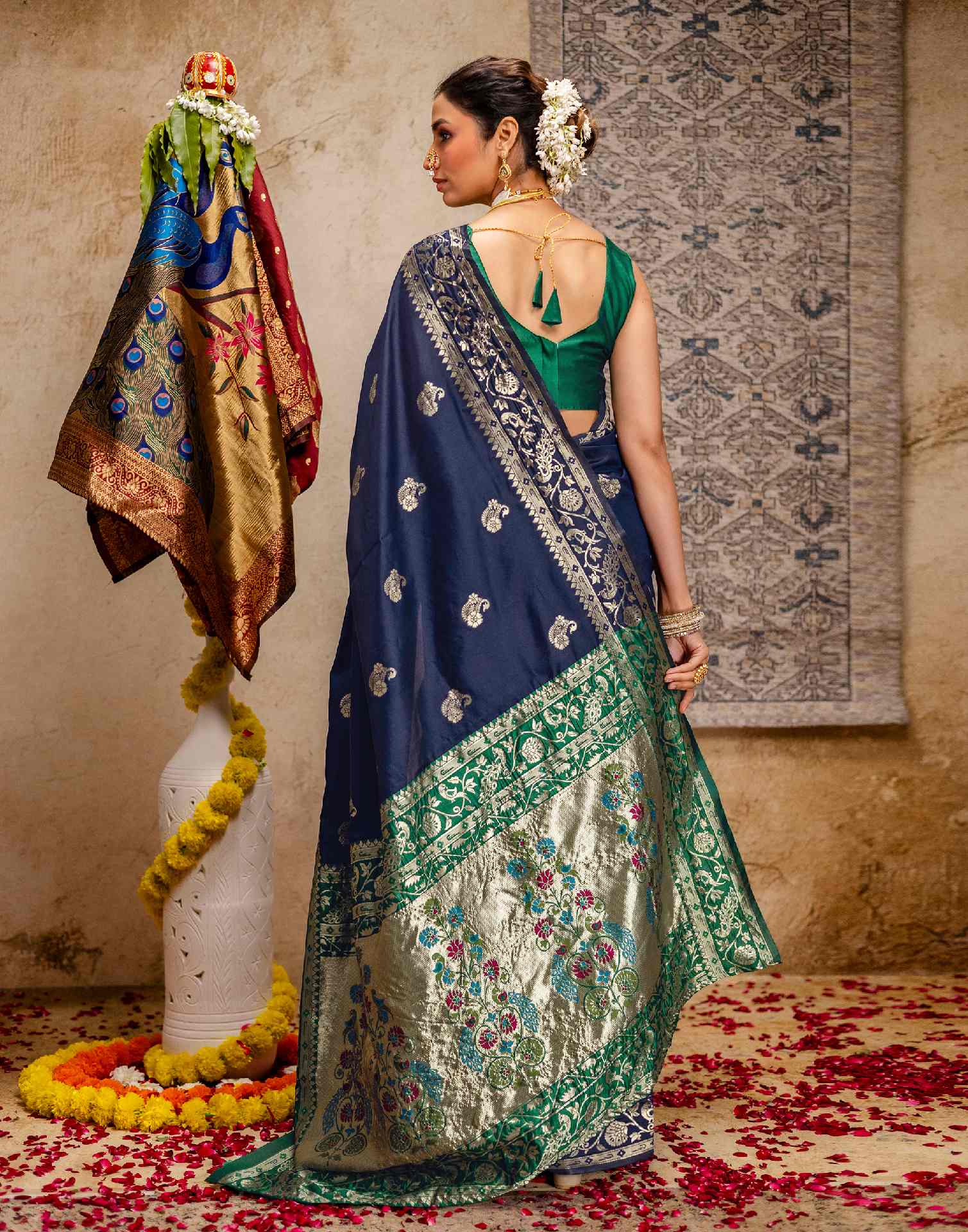 Navy Blue Silk Woven Paithani Saree - Image 8