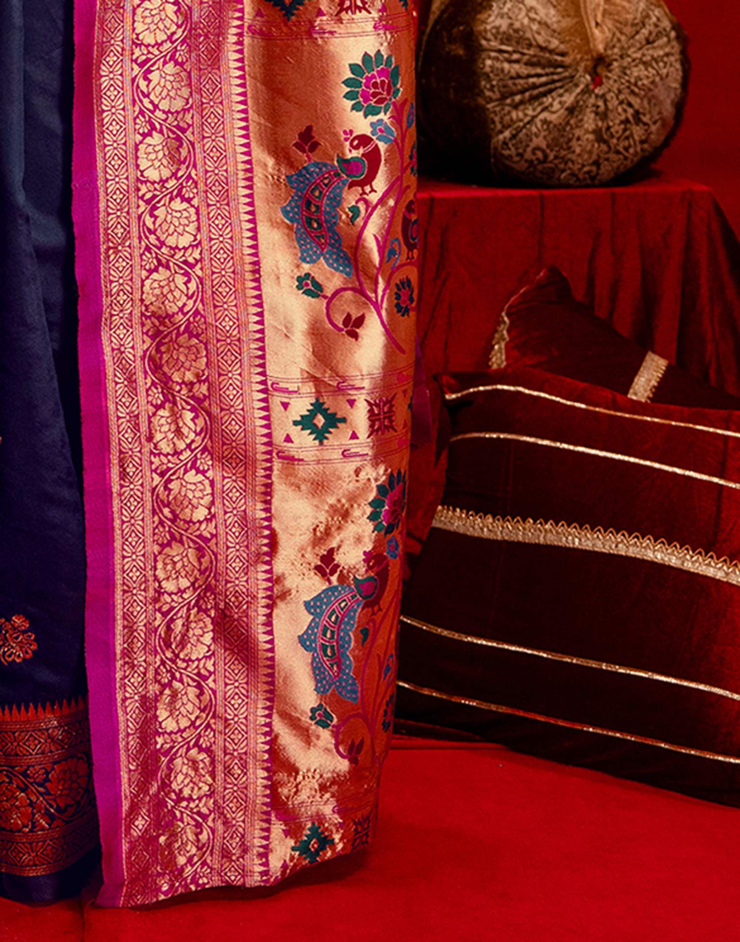 Navy Blue Silk Woven Paithani Saree - Image 10