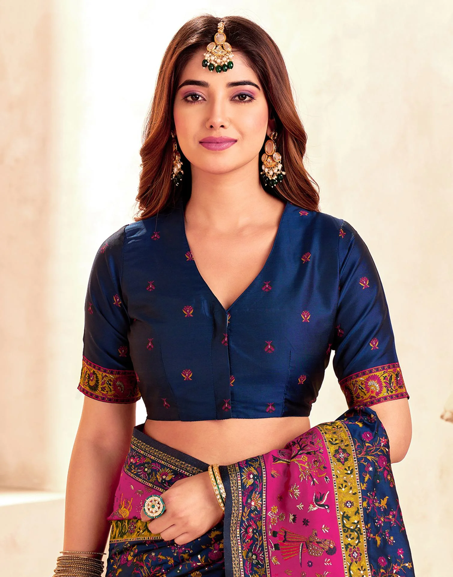 Navy Blue Silk Woven Patola Saree - Image 7