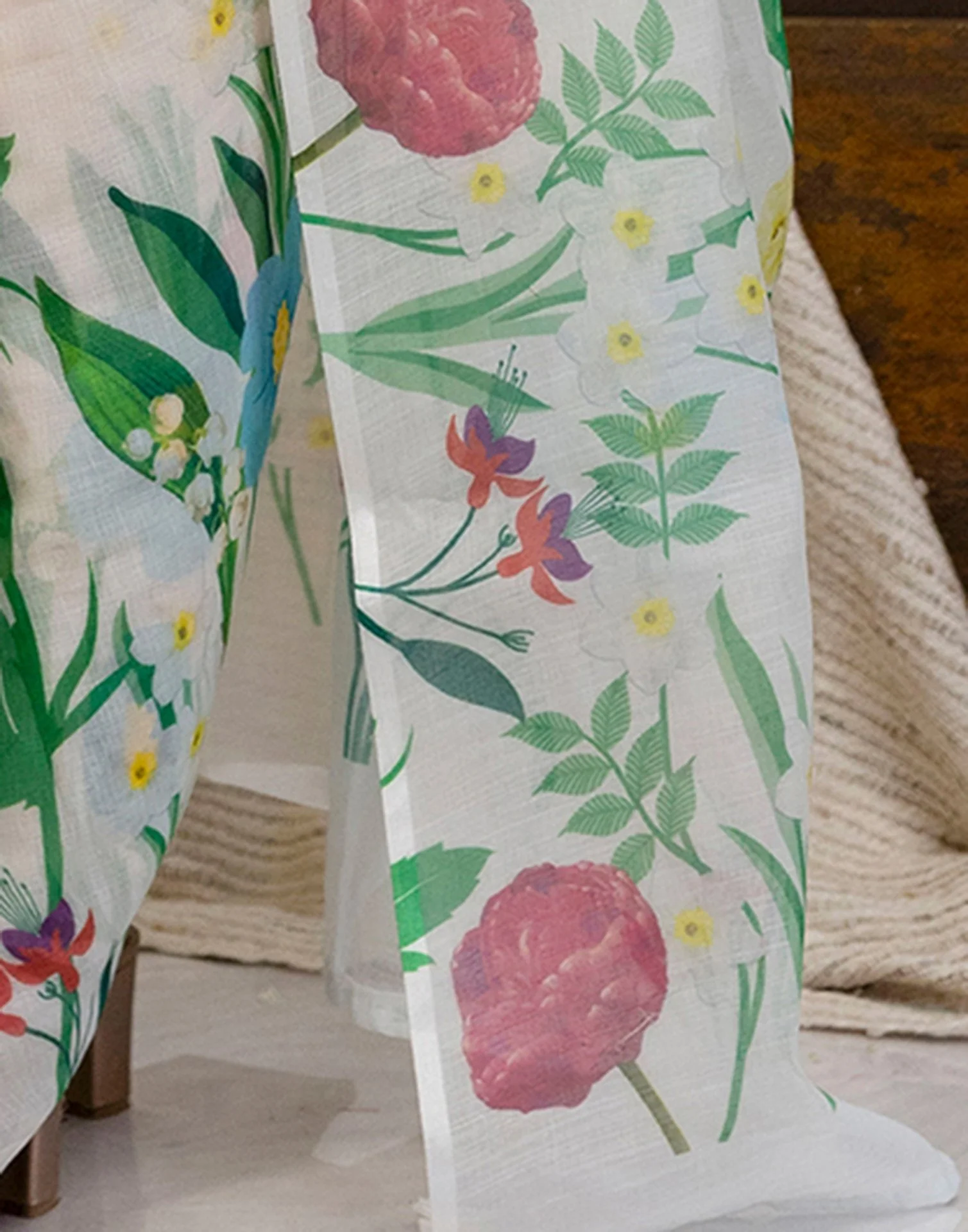 Off White Cotton Floral Printed Saree - Image 10