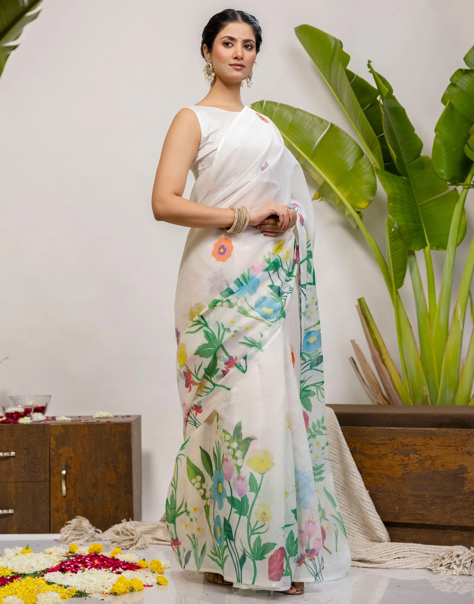 Off White Cotton Floral Printed Saree - Image 5