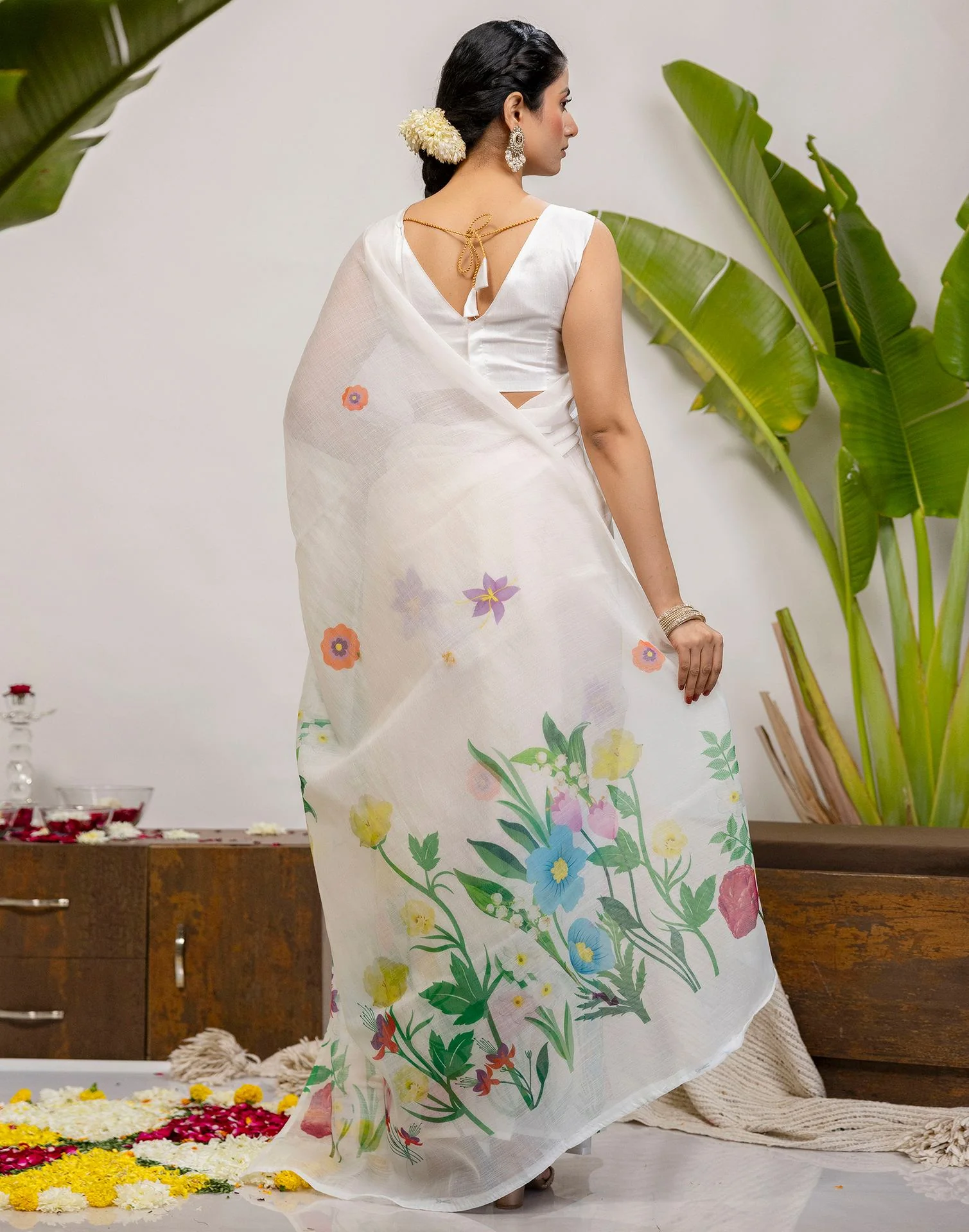 Off White Cotton Floral Printed Saree - Image 7