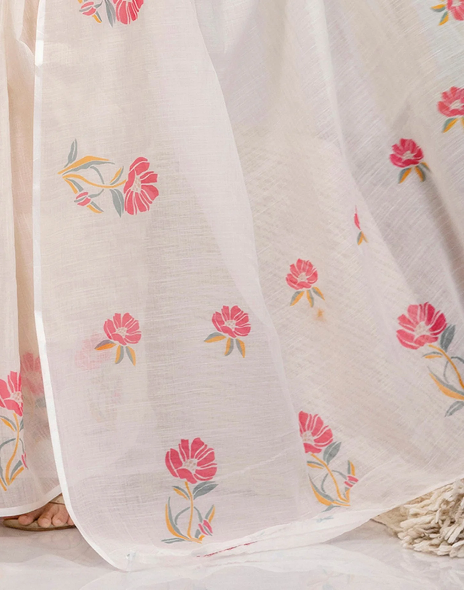 Off White Cotton Floral Printed Saree - Image 10