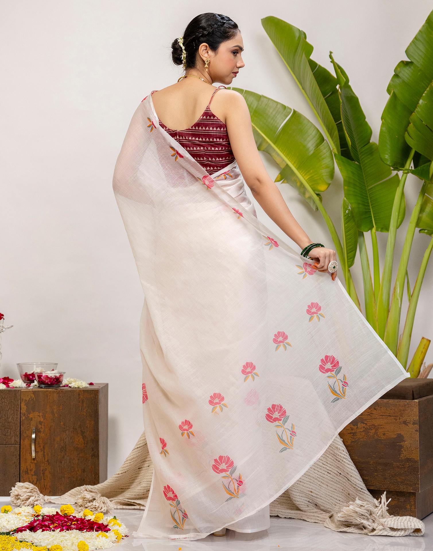 Off White Cotton Floral Printed Saree - Image 6