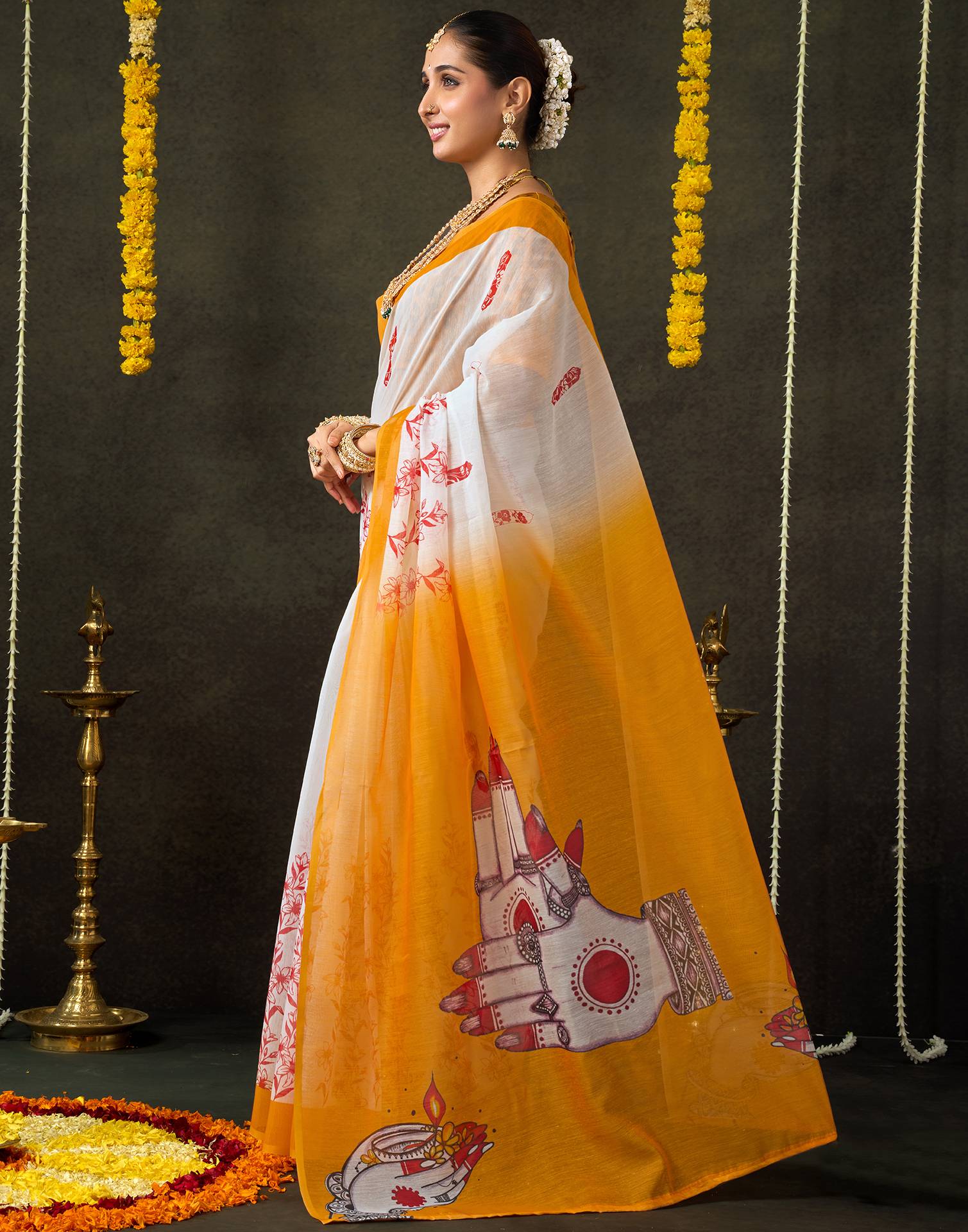 Off White Cotton Printed Saree - Image 5