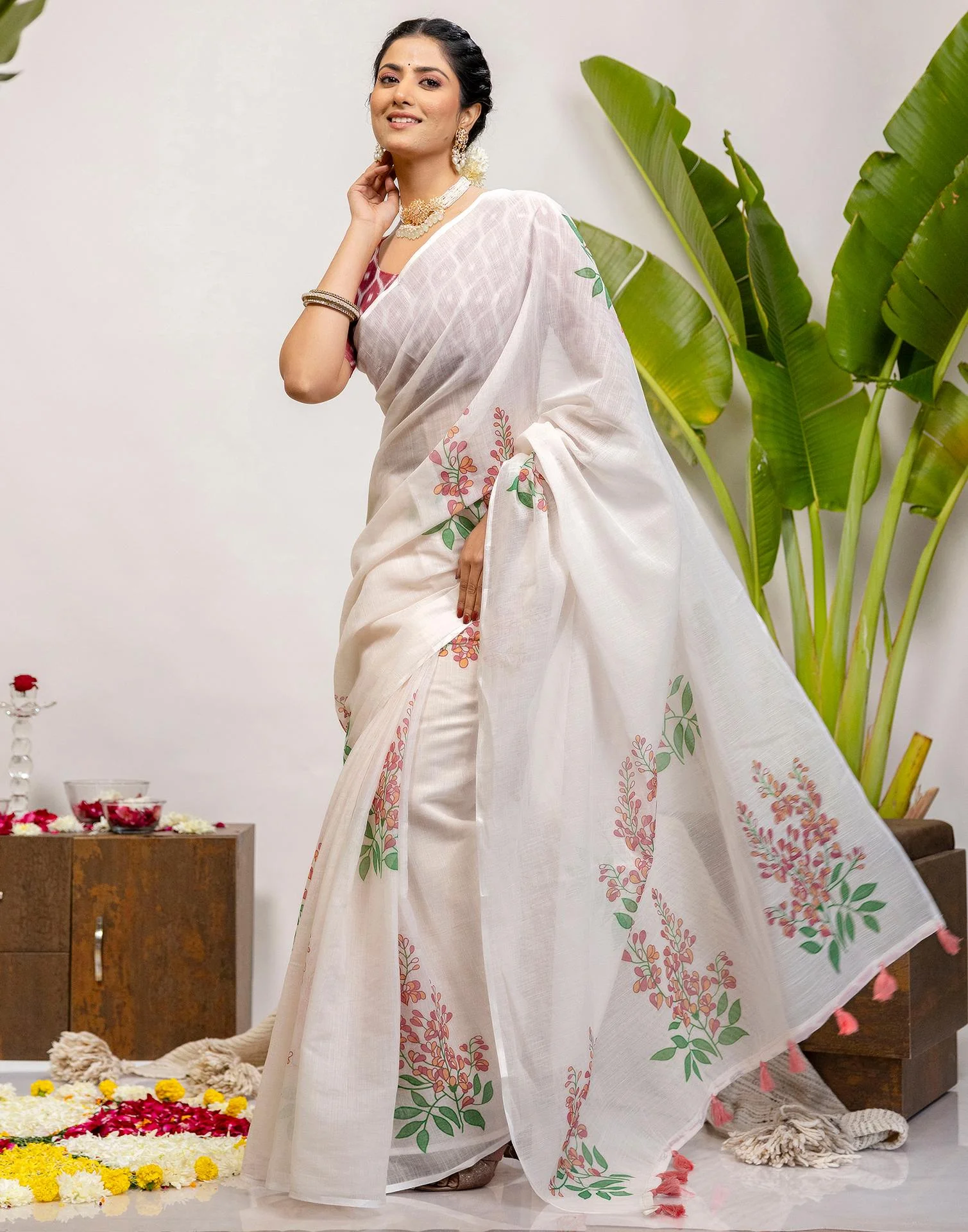 Off White Cotton Printed Saree - Image 4