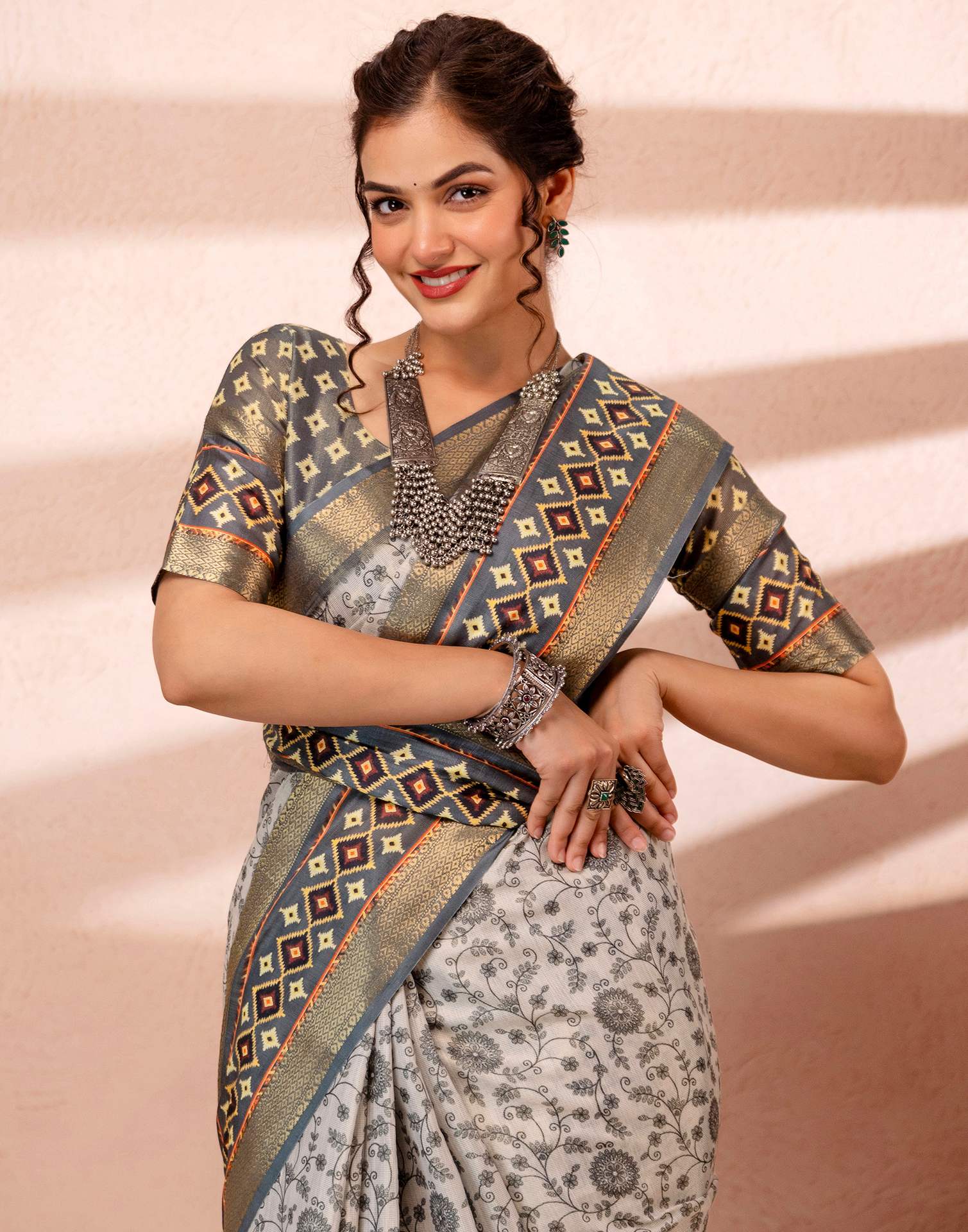 Off White Cotton Silk Printed Woven Border Saree - Image 6