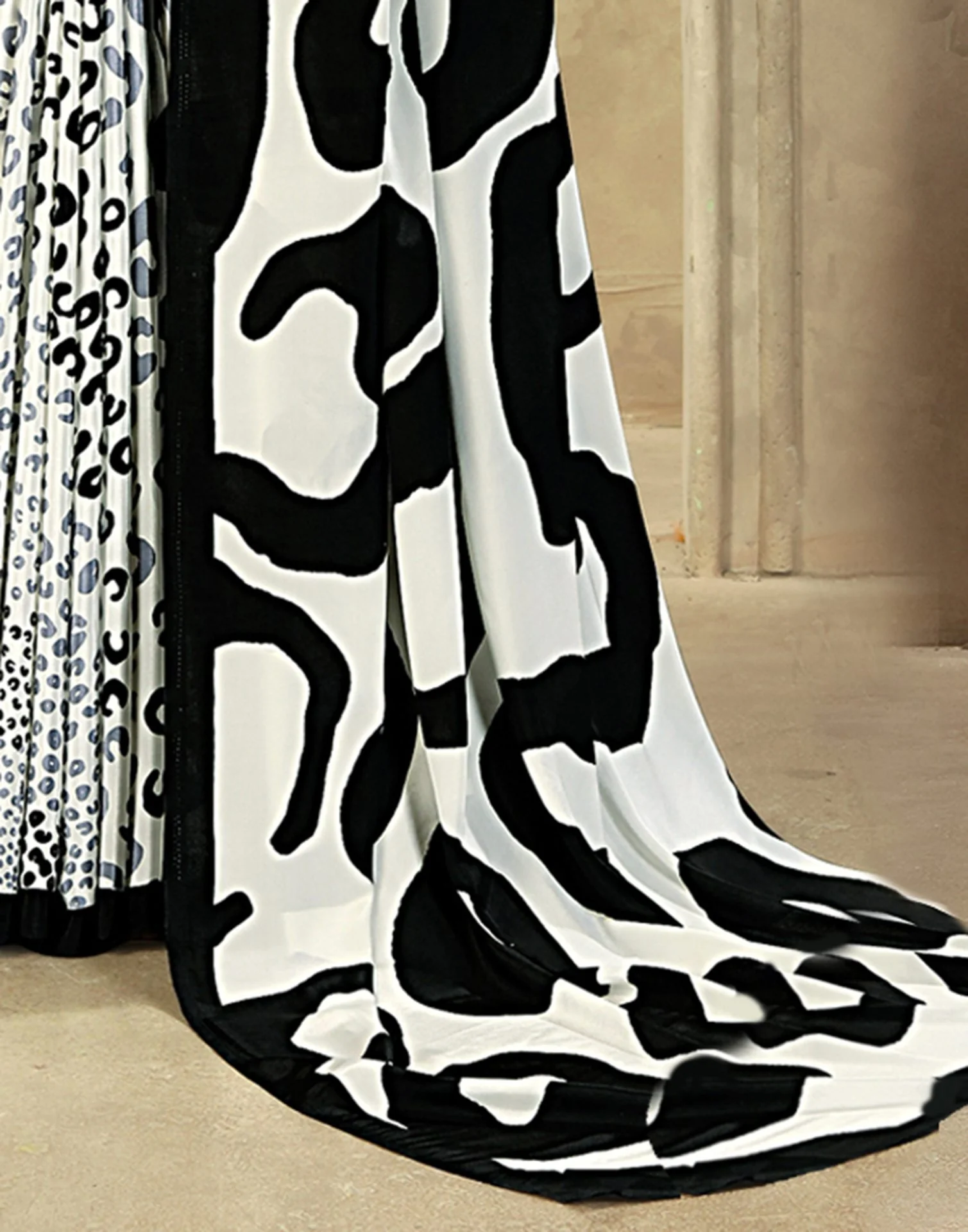 Off White Crepe Silk Printed Saree - Image 6