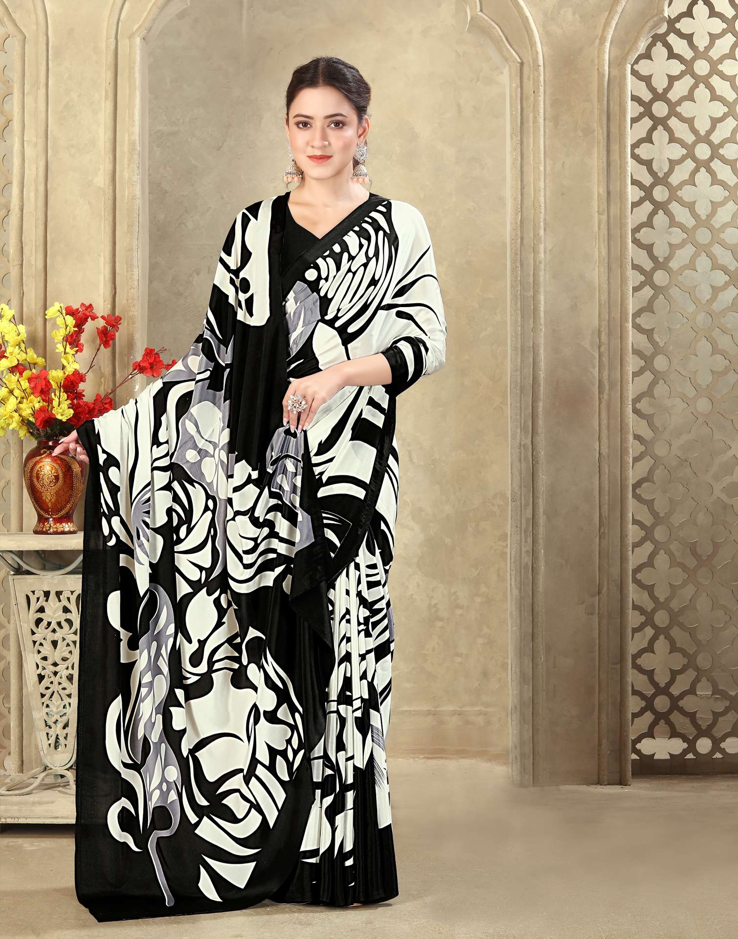 Off White Crepe Silk Printed Saree - Image 4