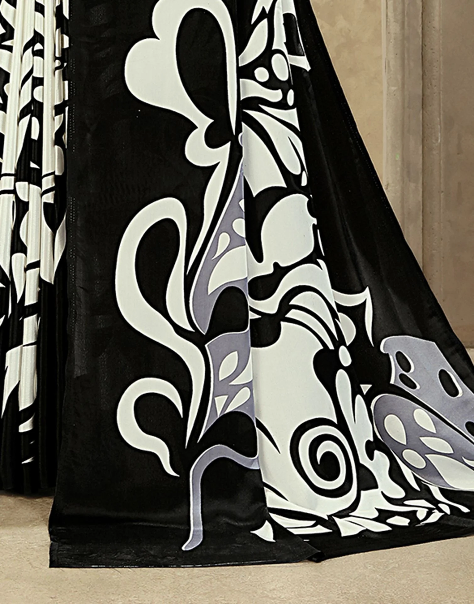 Off White Crepe Silk Printed Saree - Image 6