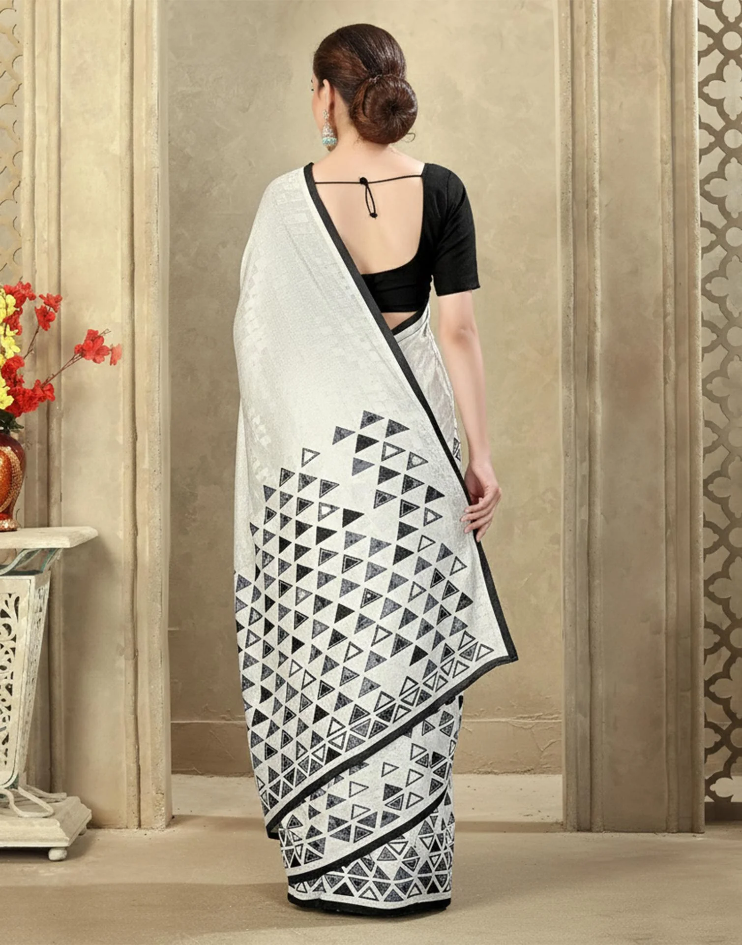 Off White Crepe Silk Printed Saree - Image 5